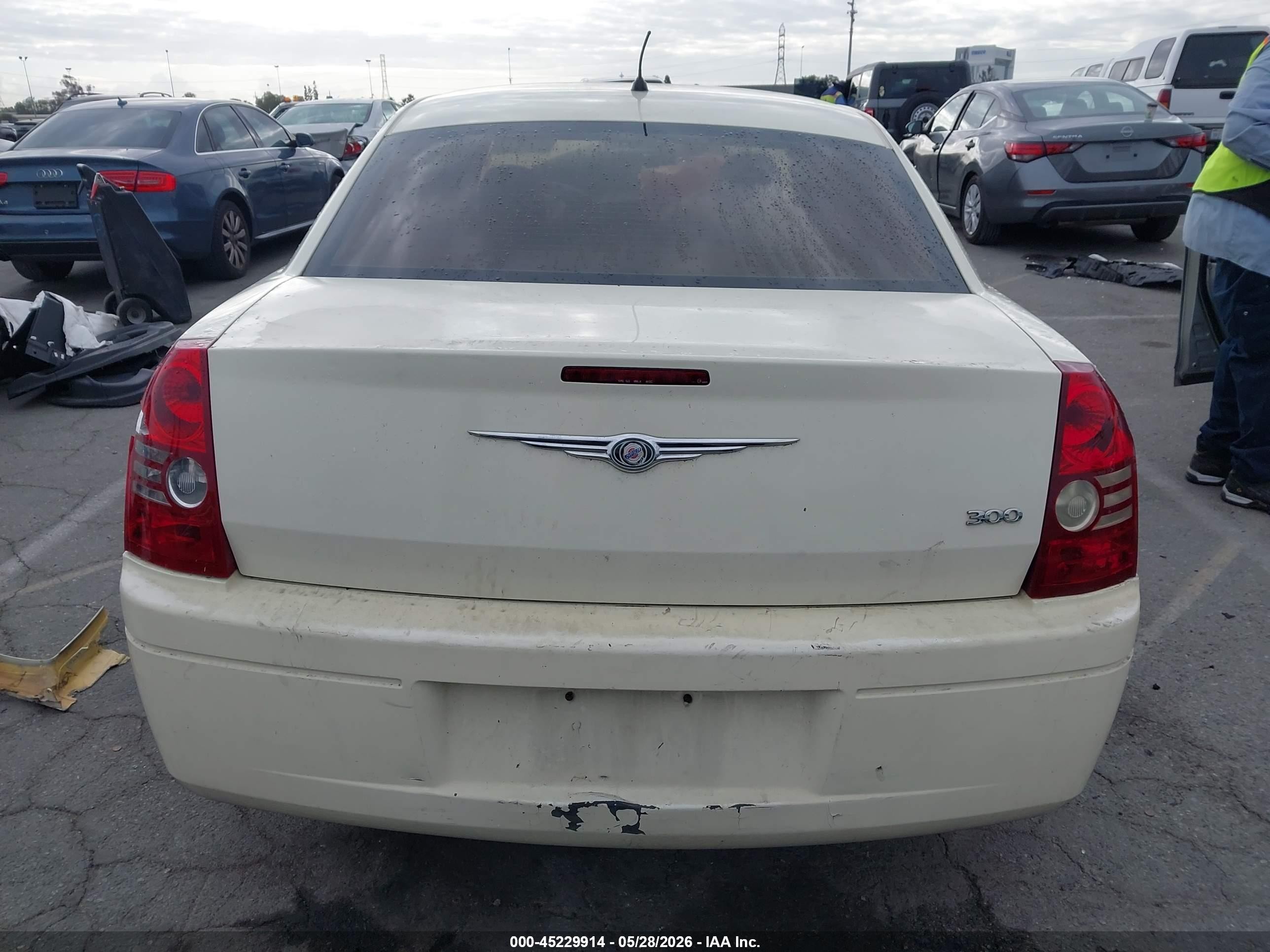 2008 Chrysler 300 Lx Cream vin: 2C3KA43R88H253621