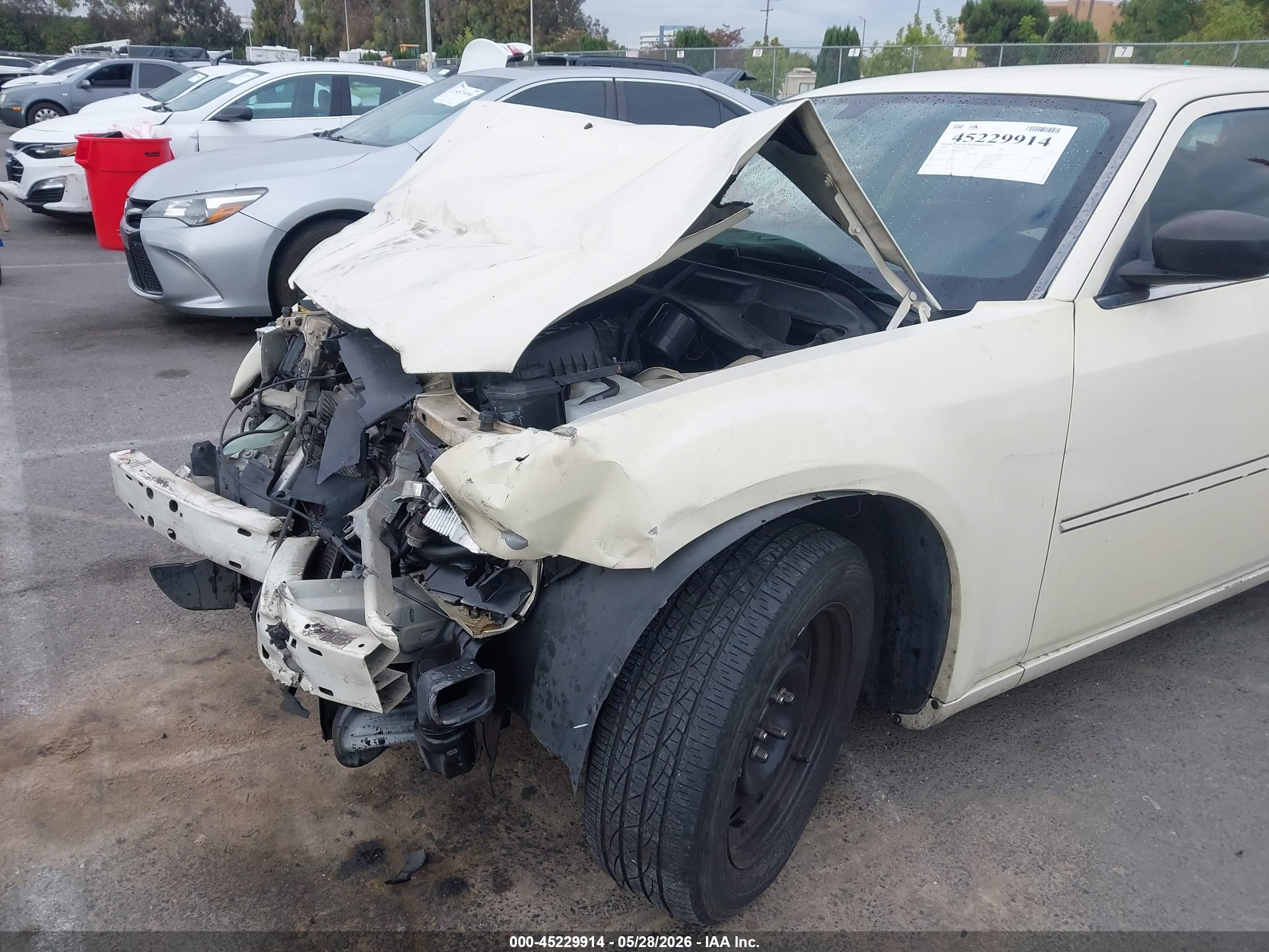 2008 Chrysler 300 Lx Cream vin: 2C3KA43R88H253621