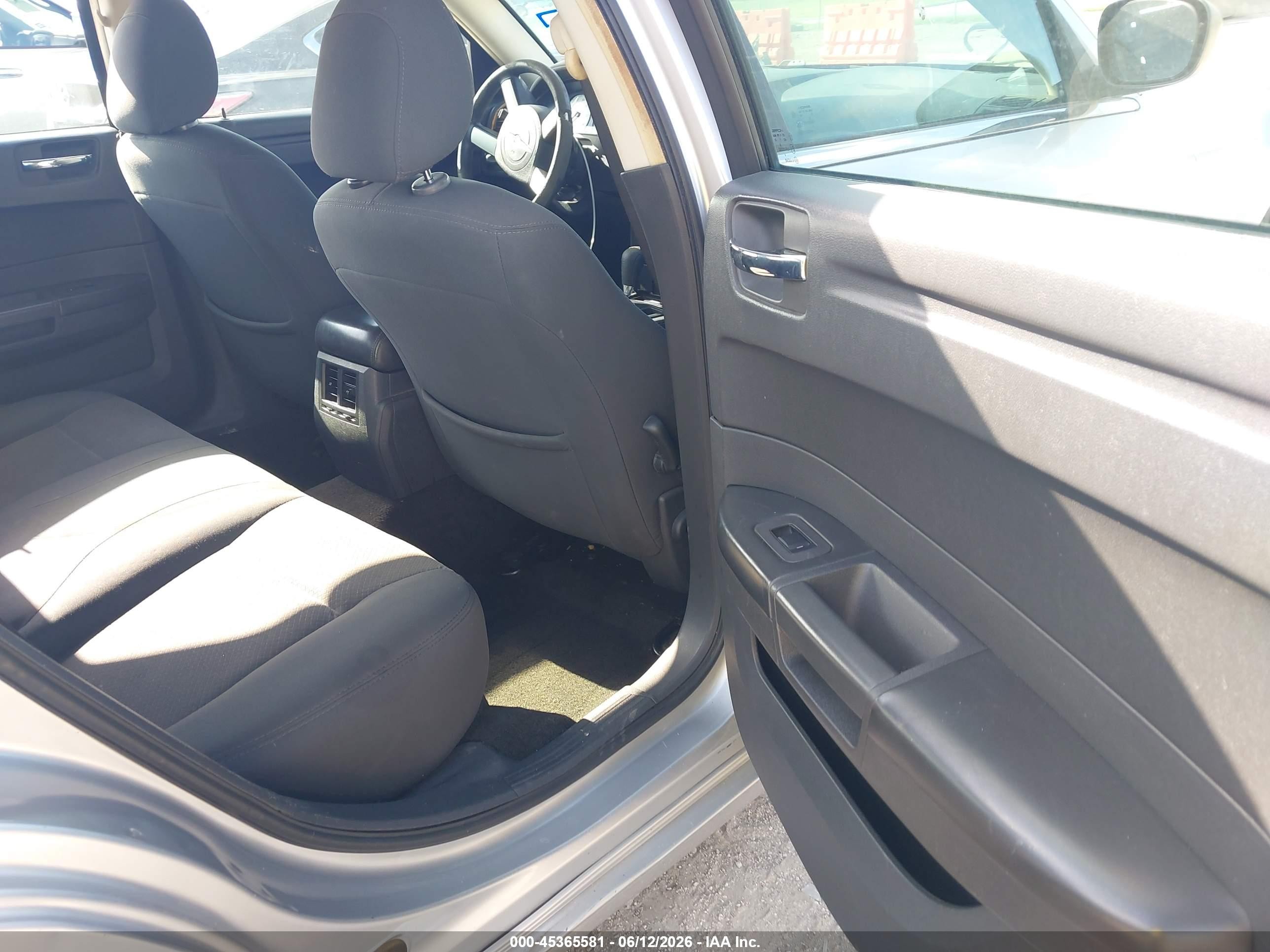 2008 Chrysler 300 Lx Silver vin: 2C3KA43R98H109057