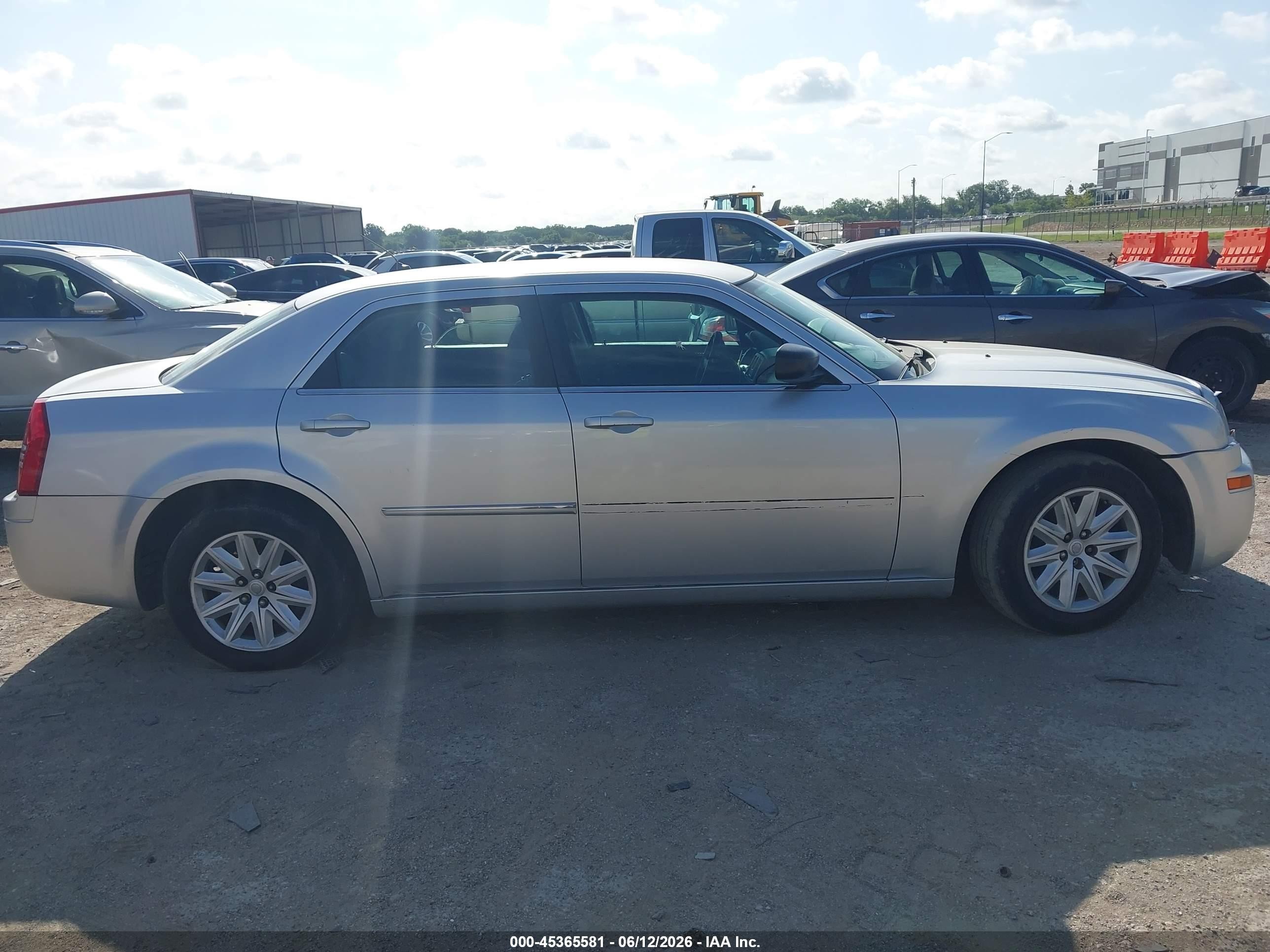 2008 Chrysler 300 Lx Silver vin: 2C3KA43R98H109057
