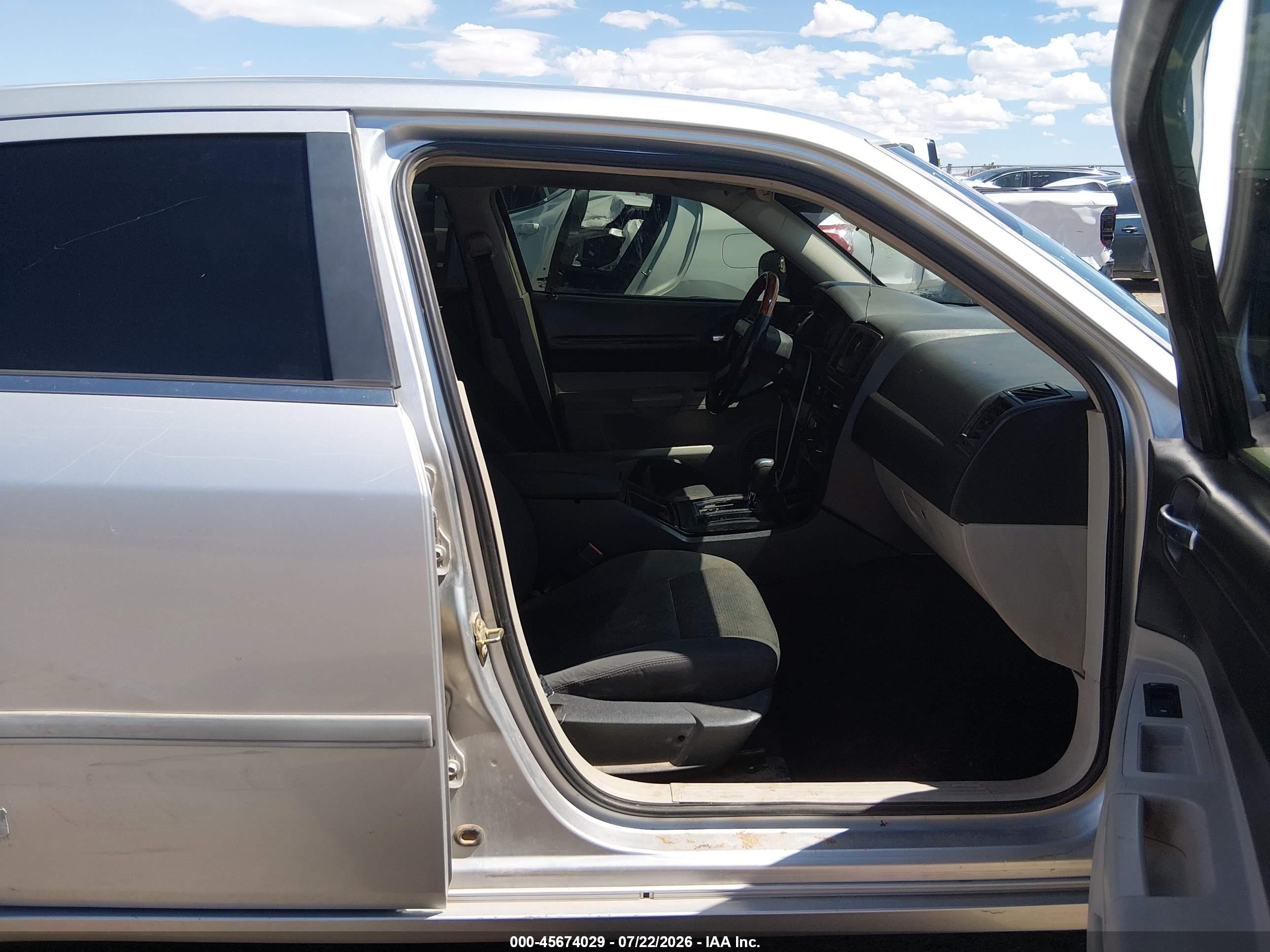 2006 Chrysler 300   Silver vin: 2C3KA43RX6H317820