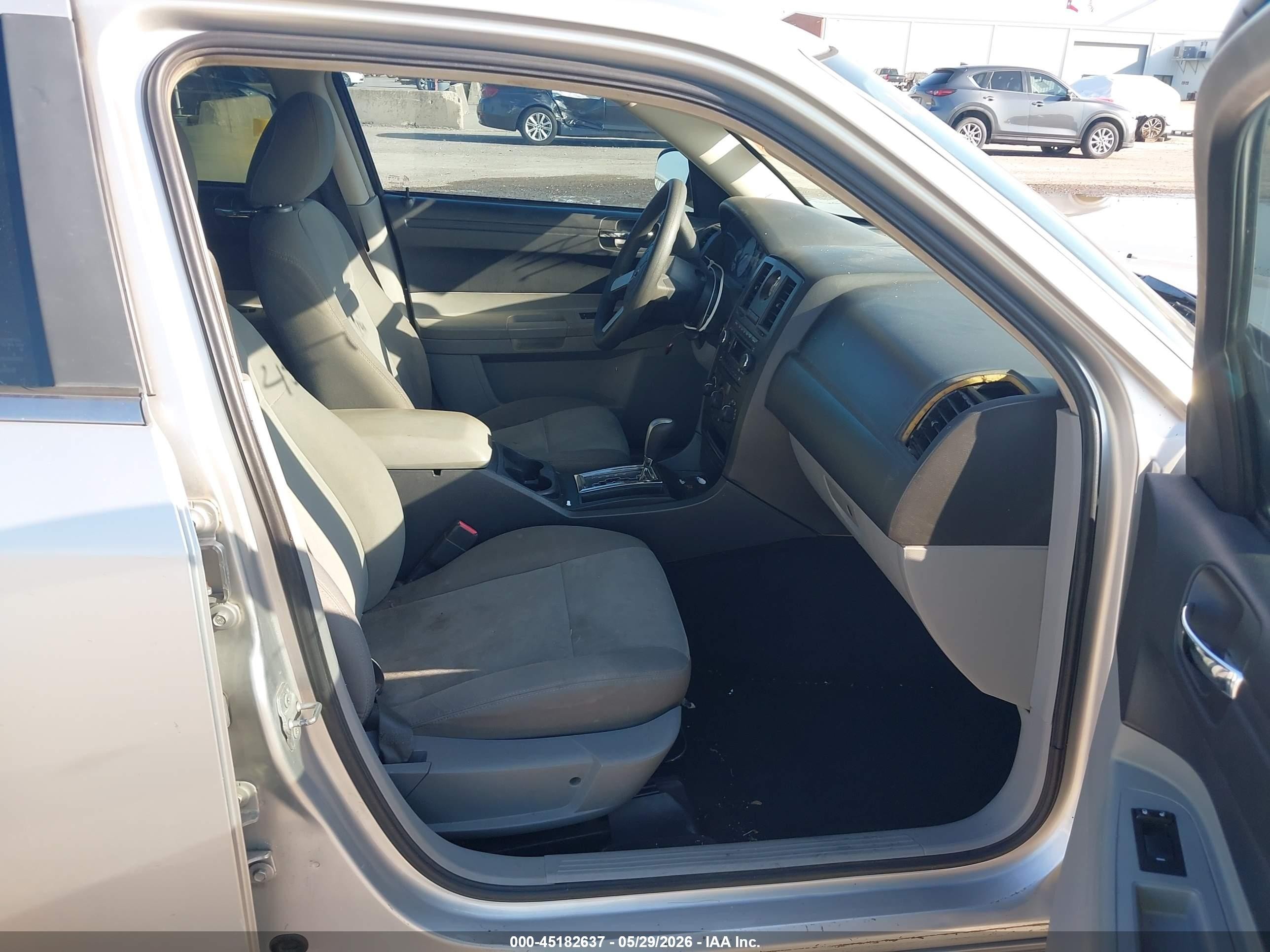 2007 Chrysler 300   Silver vin: 2C3KA43RX7H784849