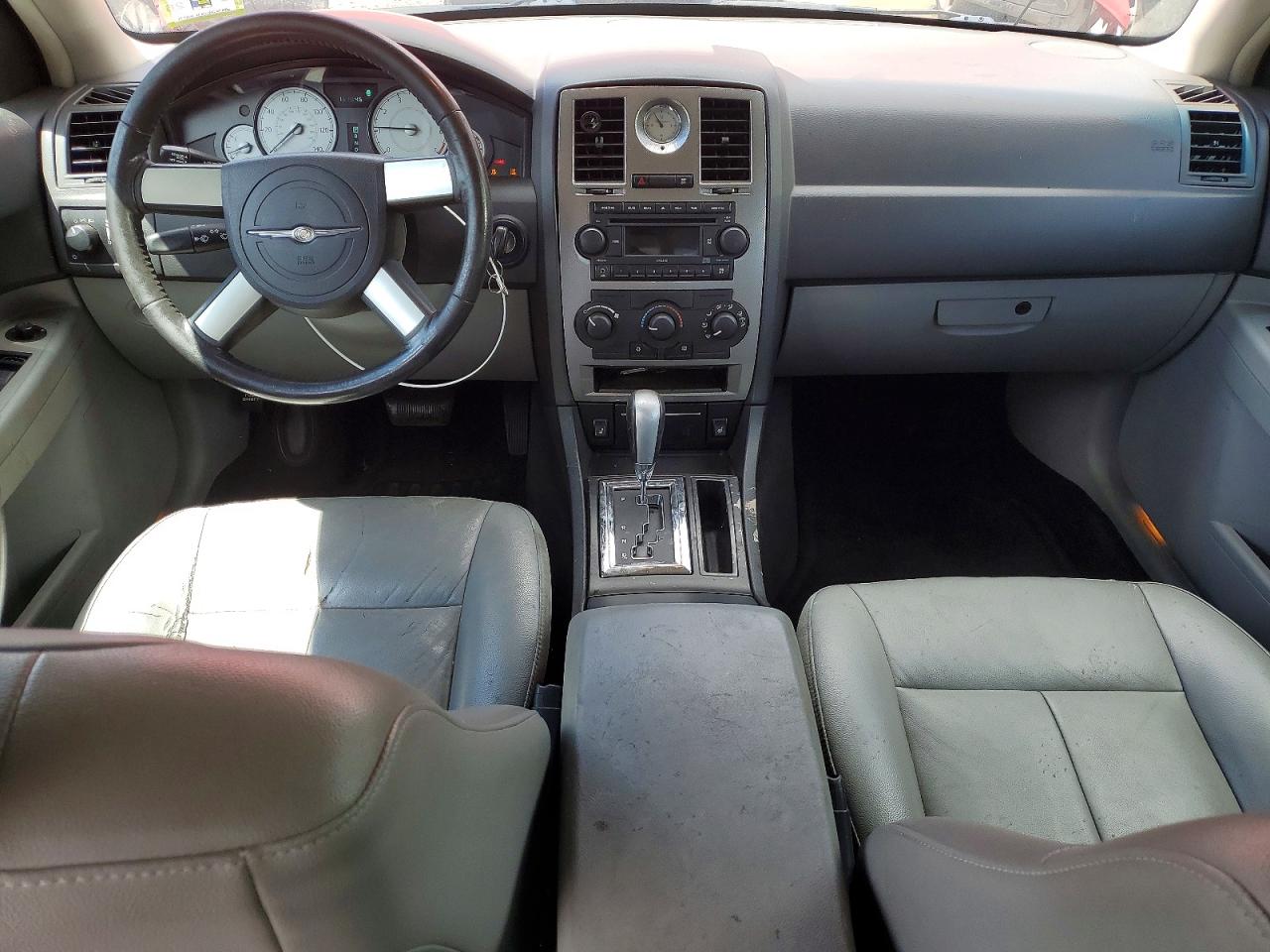 2007 Chrysler 300 Touring Red vin: 2C3KA53G07H747054