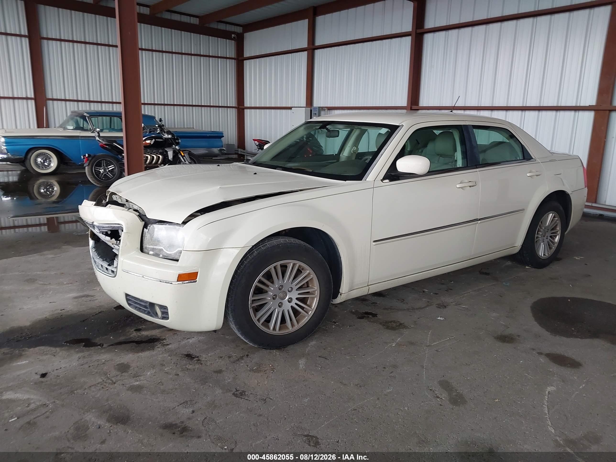 2008 Chrysler 300 Touring White vin: 2C3KA53G08H170091