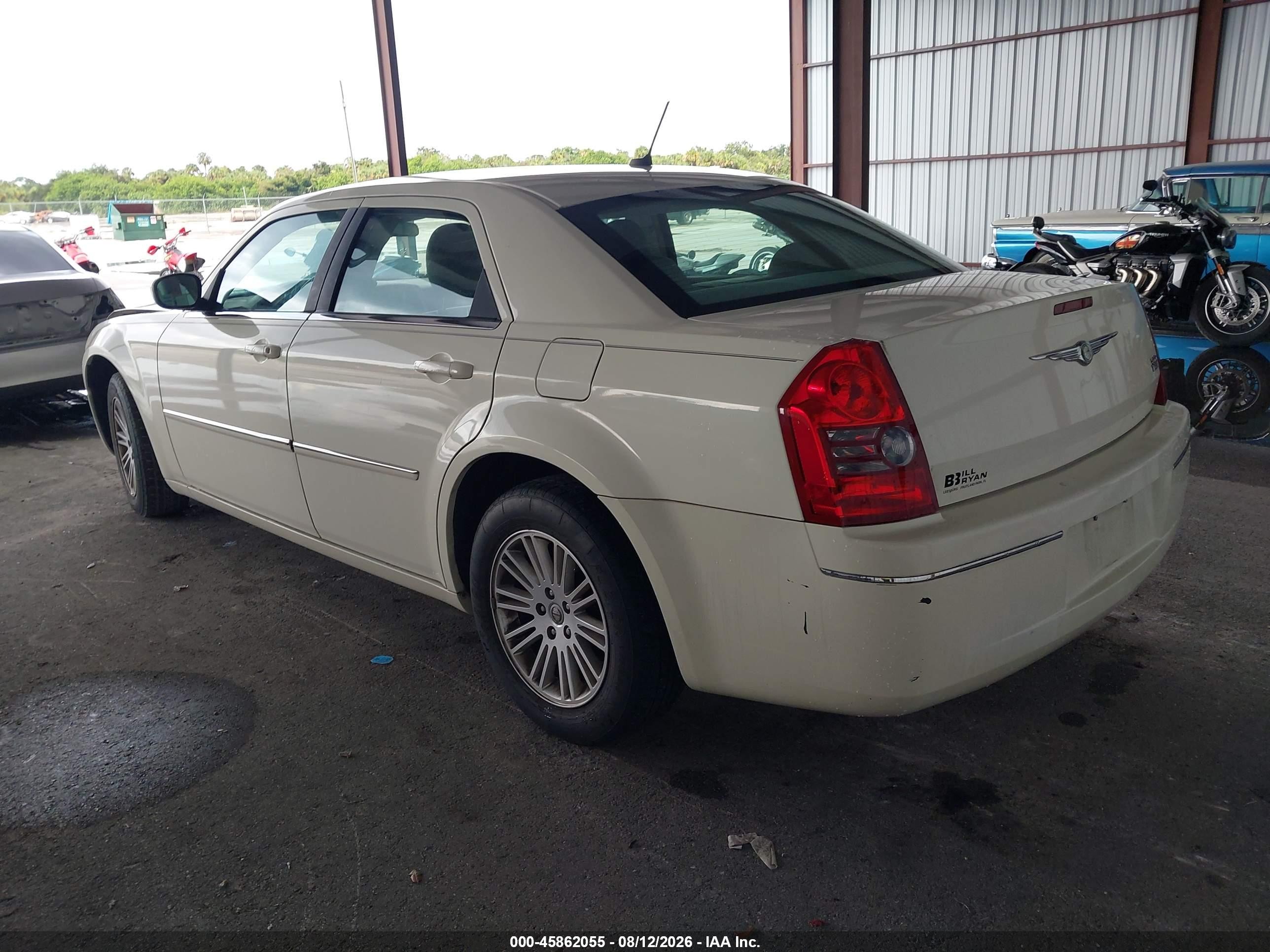 2008 Chrysler 300 Touring White vin: 2C3KA53G08H170091