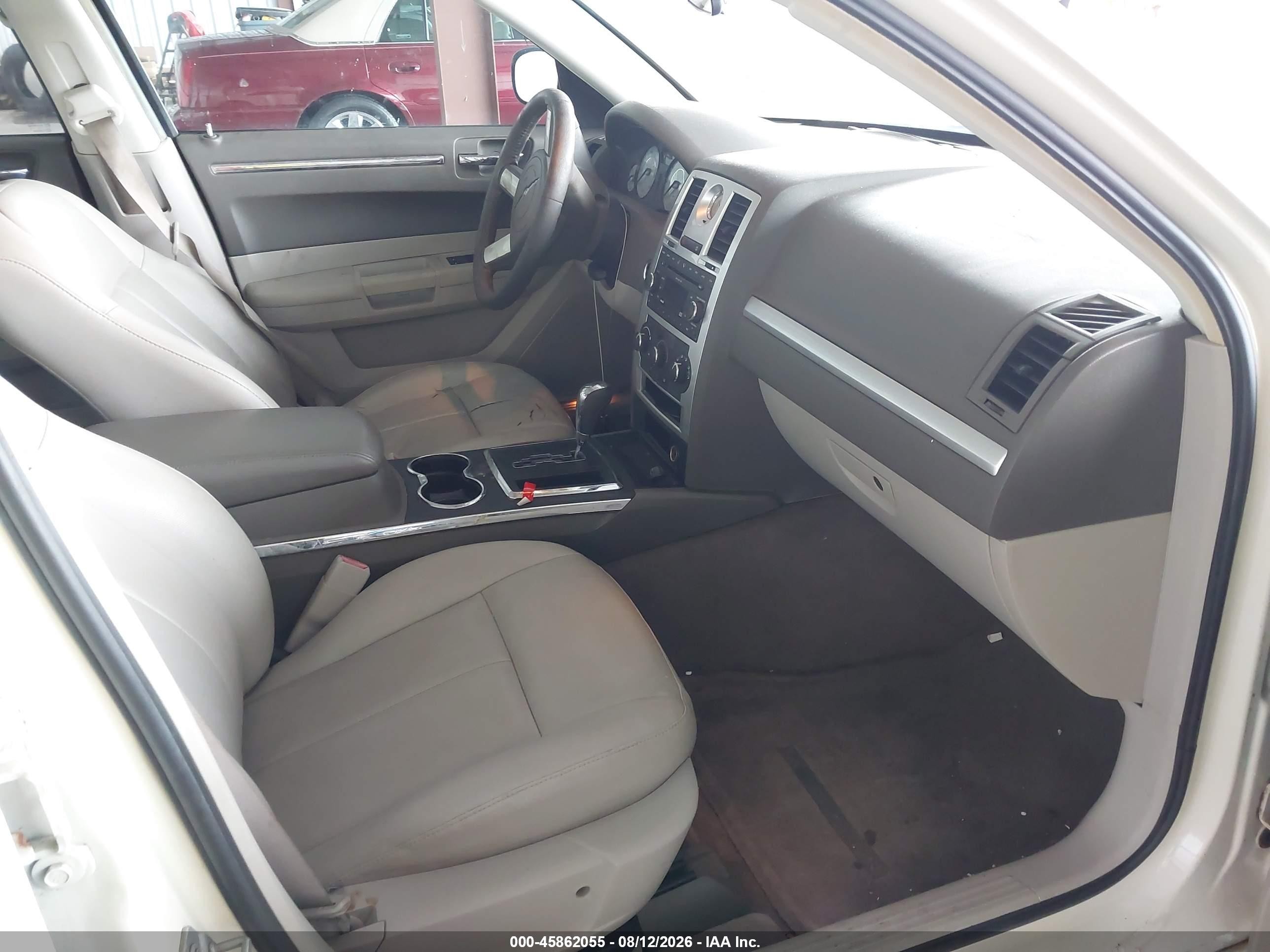2008 Chrysler 300 Touring White vin: 2C3KA53G08H170091