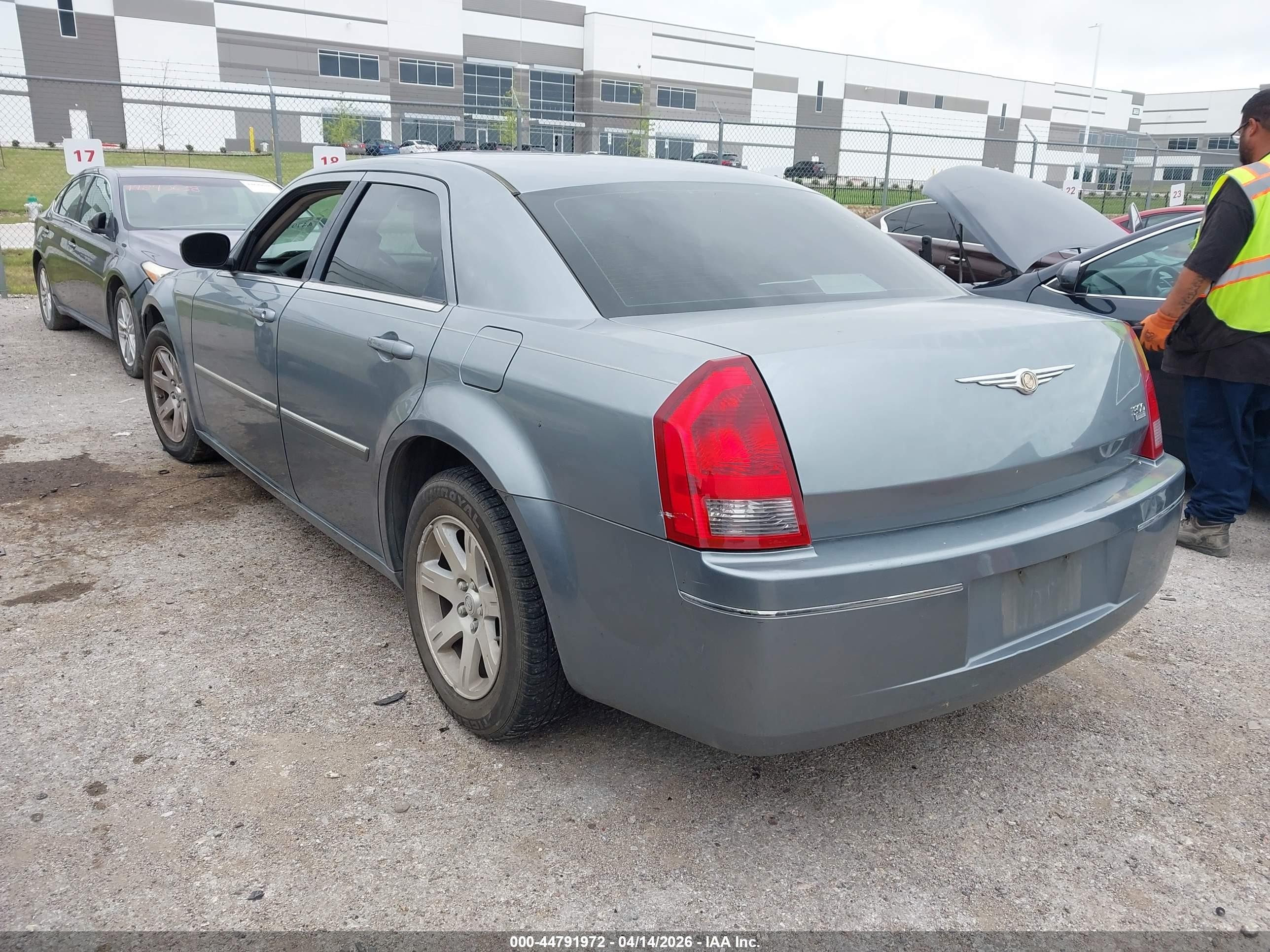 2006 Chrysler 300 Touring Silver vin: 2C3KA53G16H490923