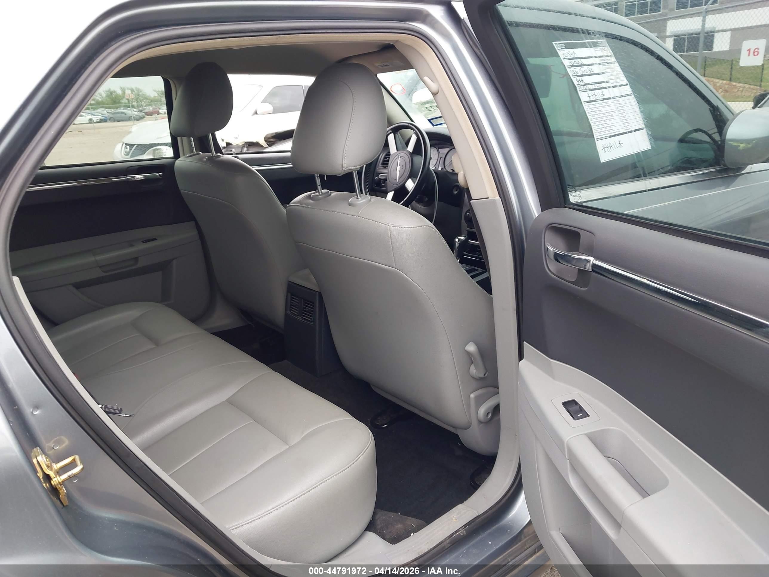 2006 Chrysler 300 Touring Silver vin: 2C3KA53G16H490923