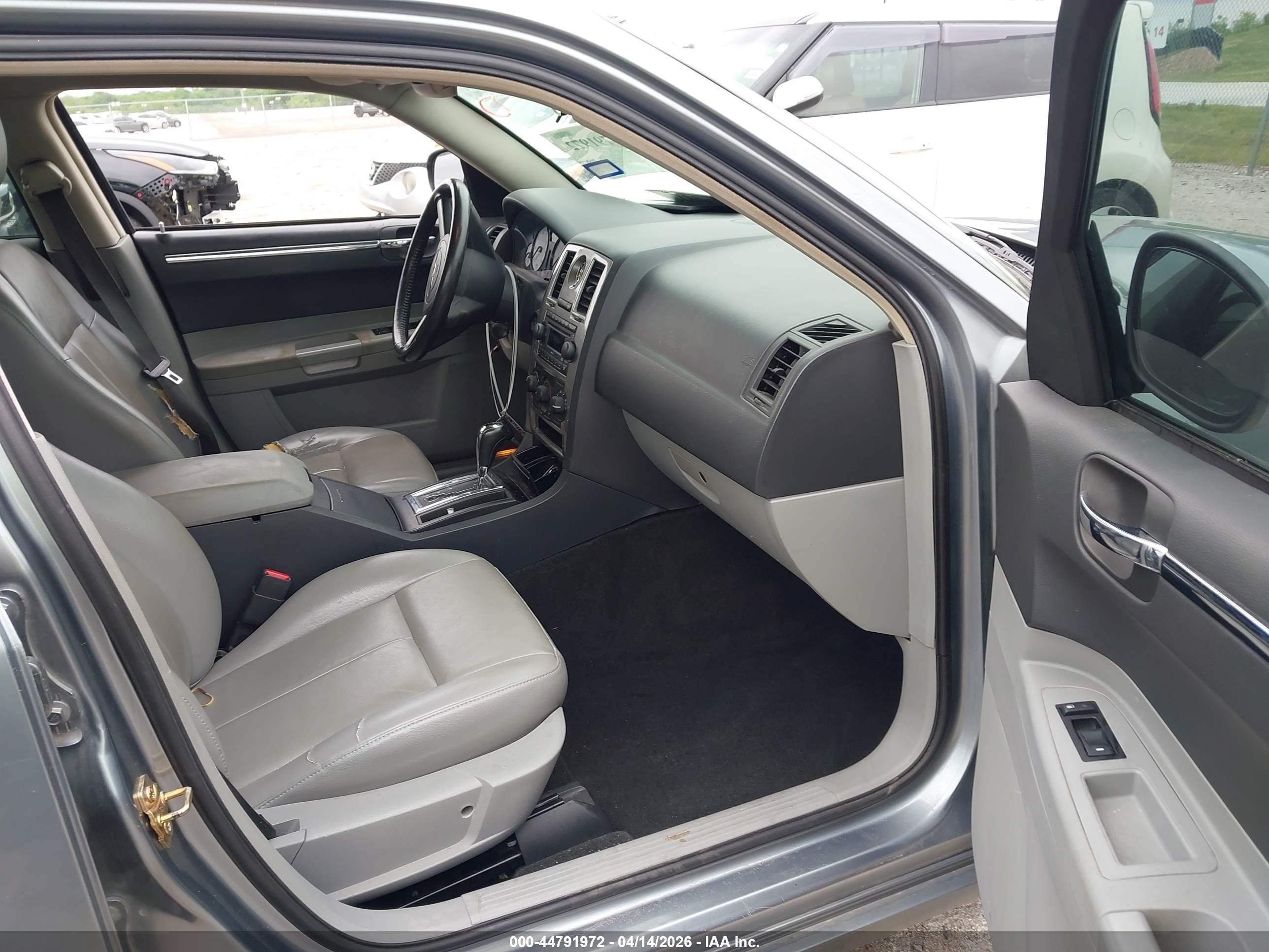 2006 Chrysler 300 Touring Silver vin: 2C3KA53G16H490923