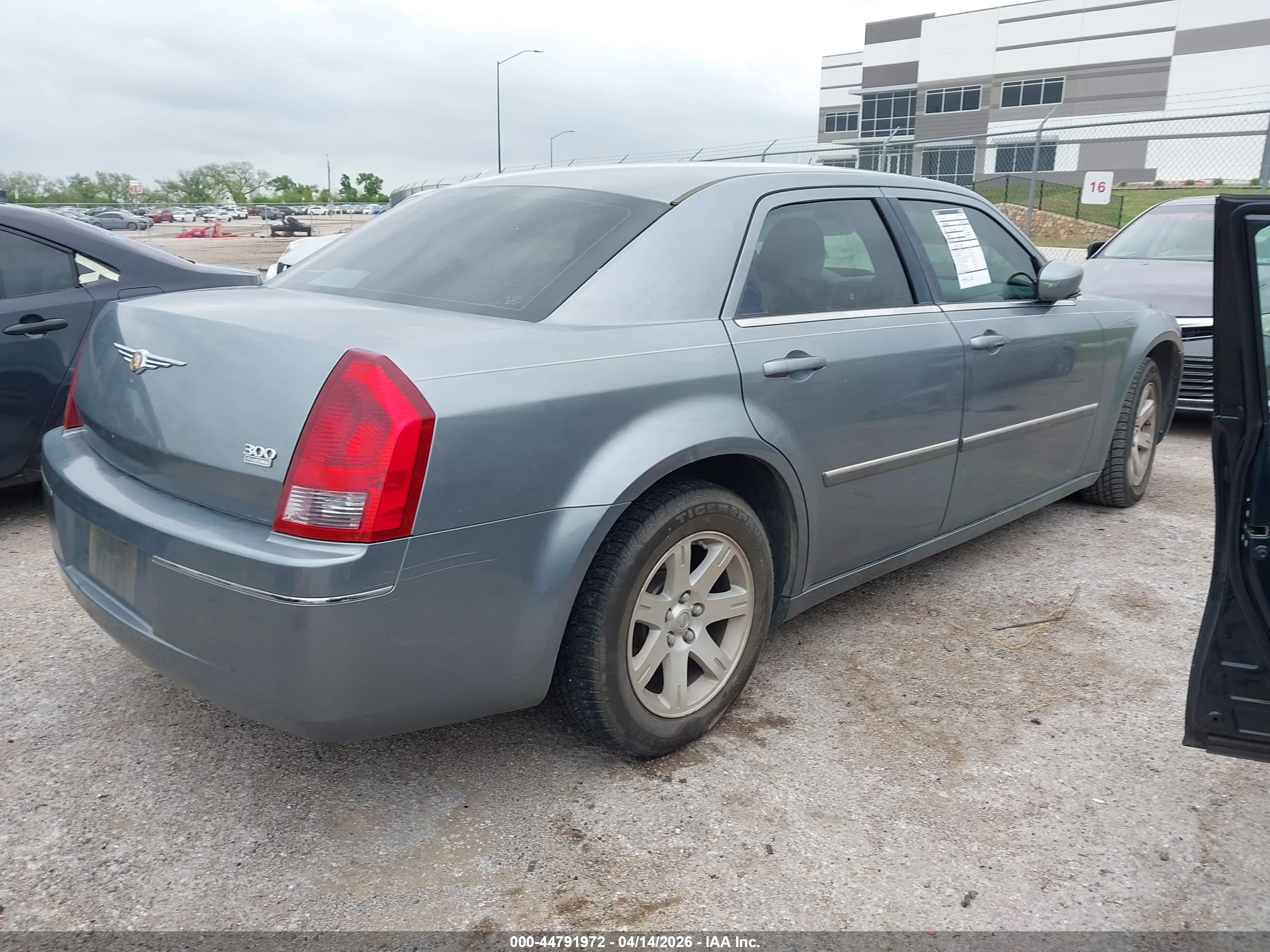 2006 Chrysler 300 Touring Silver vin: 2C3KA53G16H490923