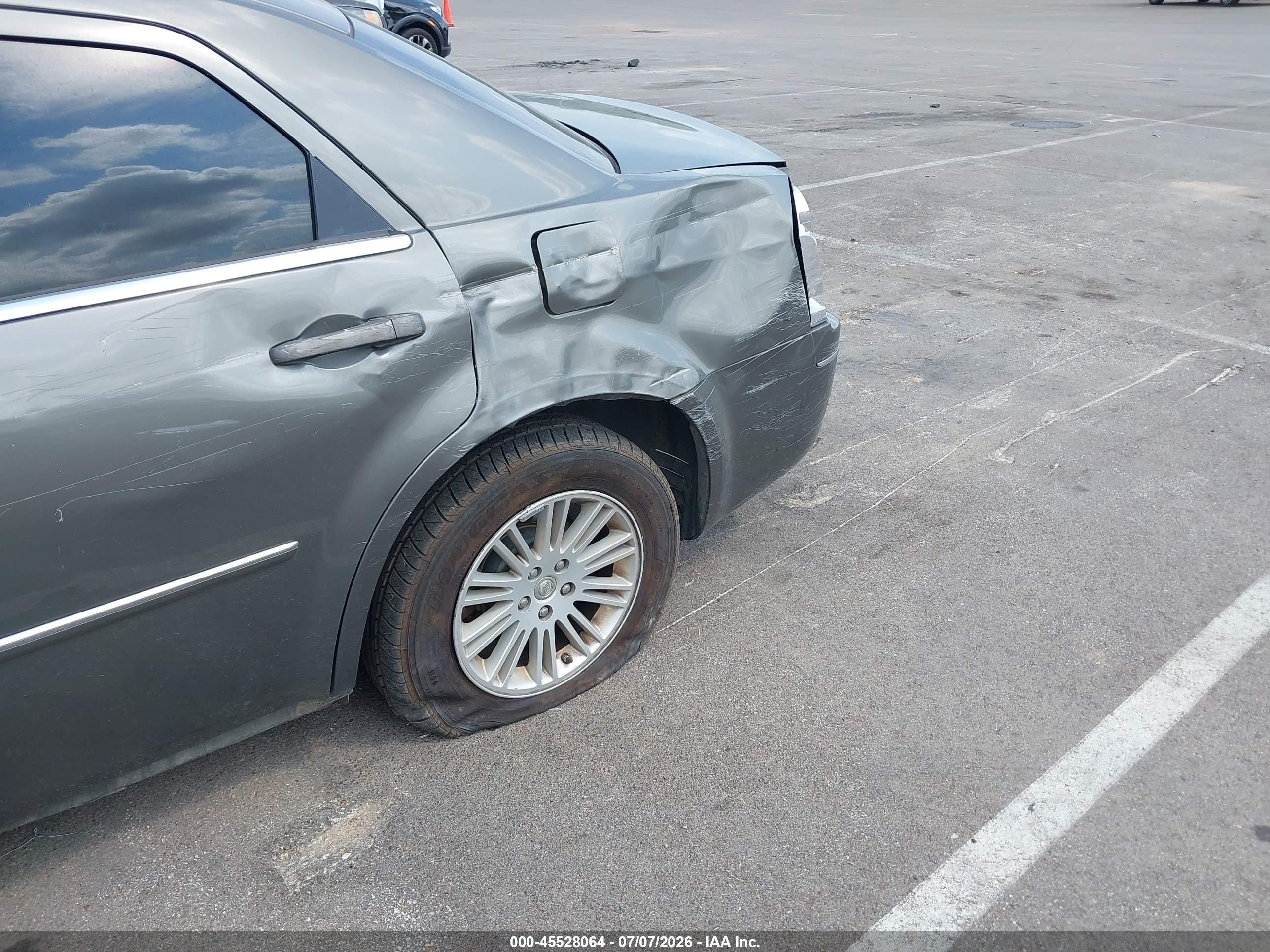 2008 Chrysler 300 Touring Gray vin: 2C3KA53G18H158189