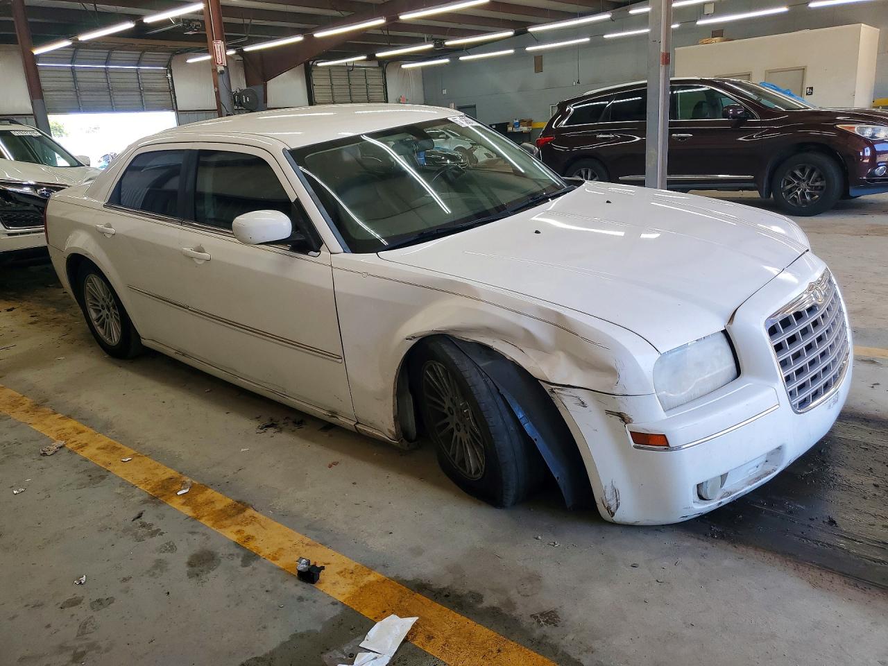 2008 Chrysler 300 Touring White vin: 2C3KA53G18H241489