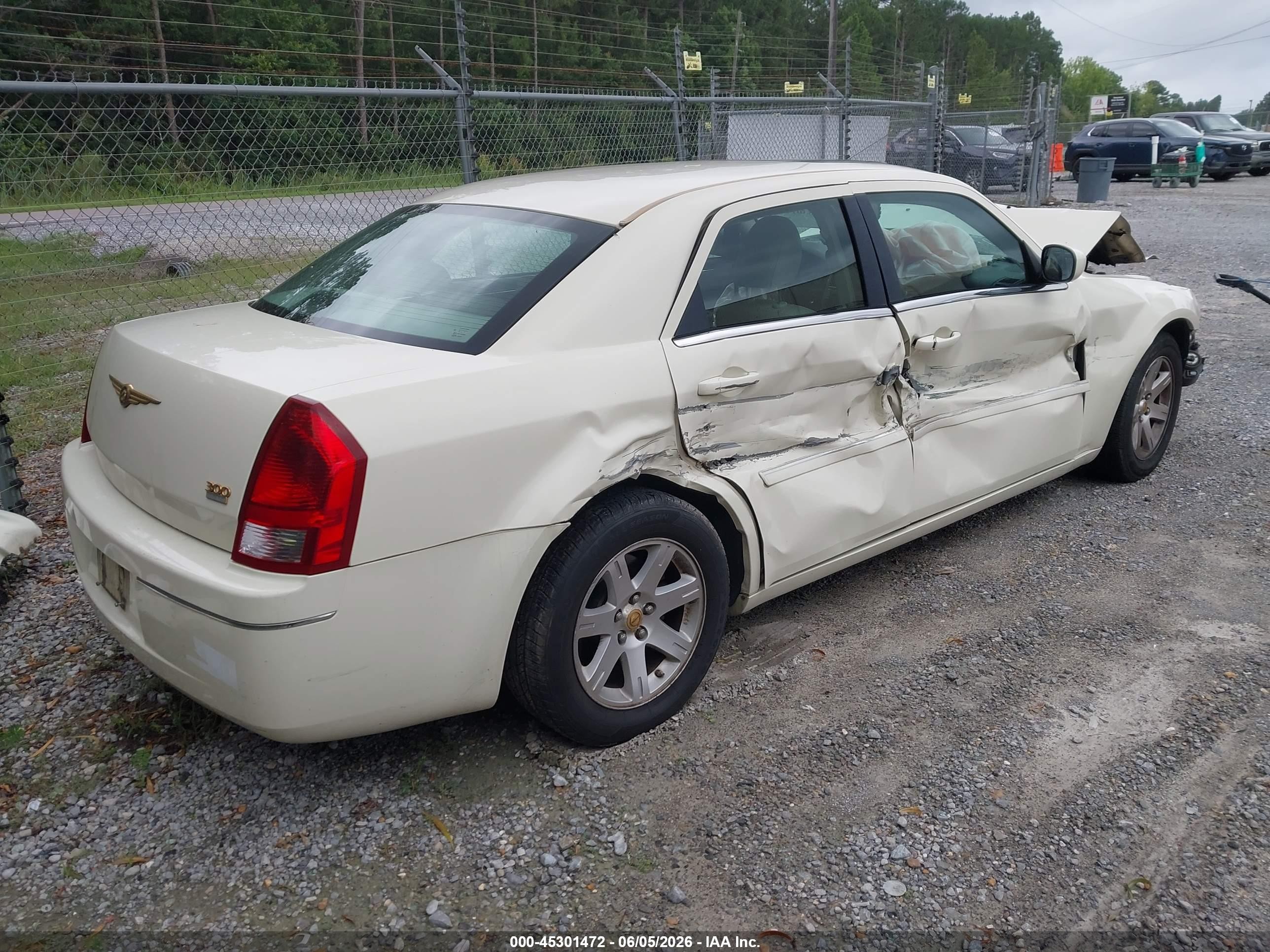 2006 Chrysler 300 Touring Cream vin: 2C3KA53G26H463813