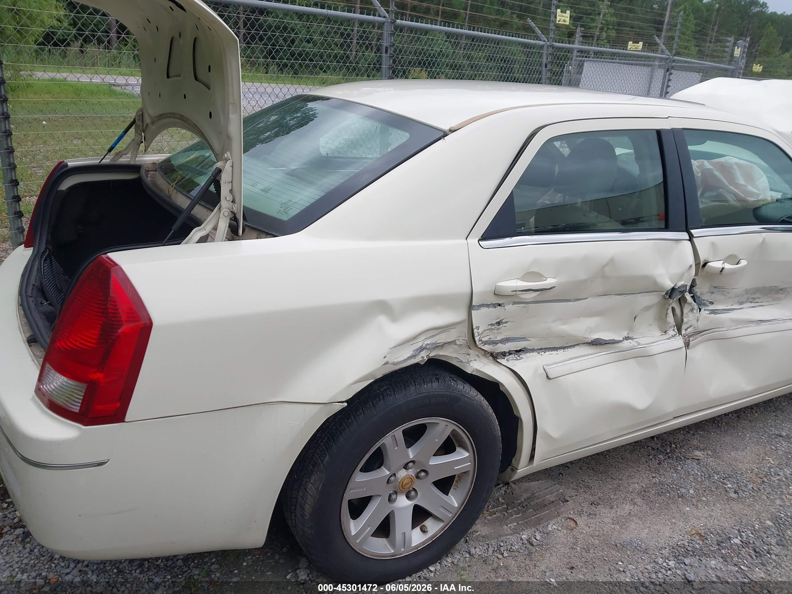 2006 Chrysler 300 Touring Cream vin: 2C3KA53G26H463813