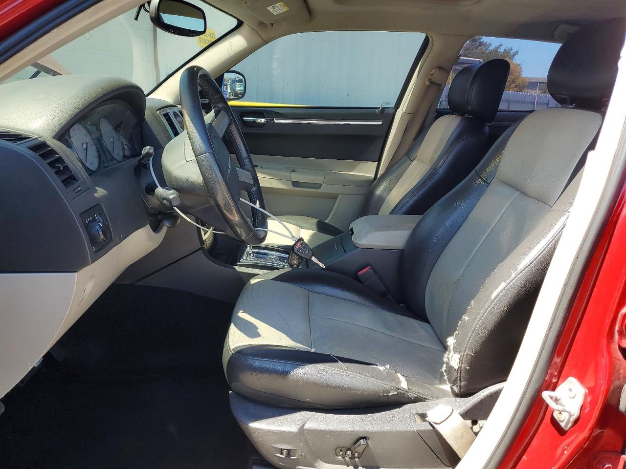 2007 Chrysler 300 Touring Red vin: 2C3KA53G27H698293
