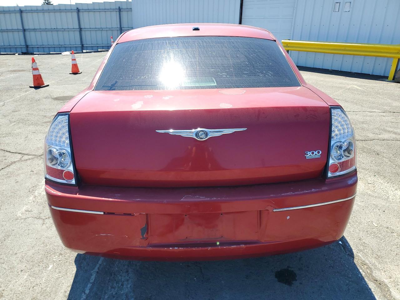 2007 Chrysler 300 Touring Red vin: 2C3KA53G27H698293