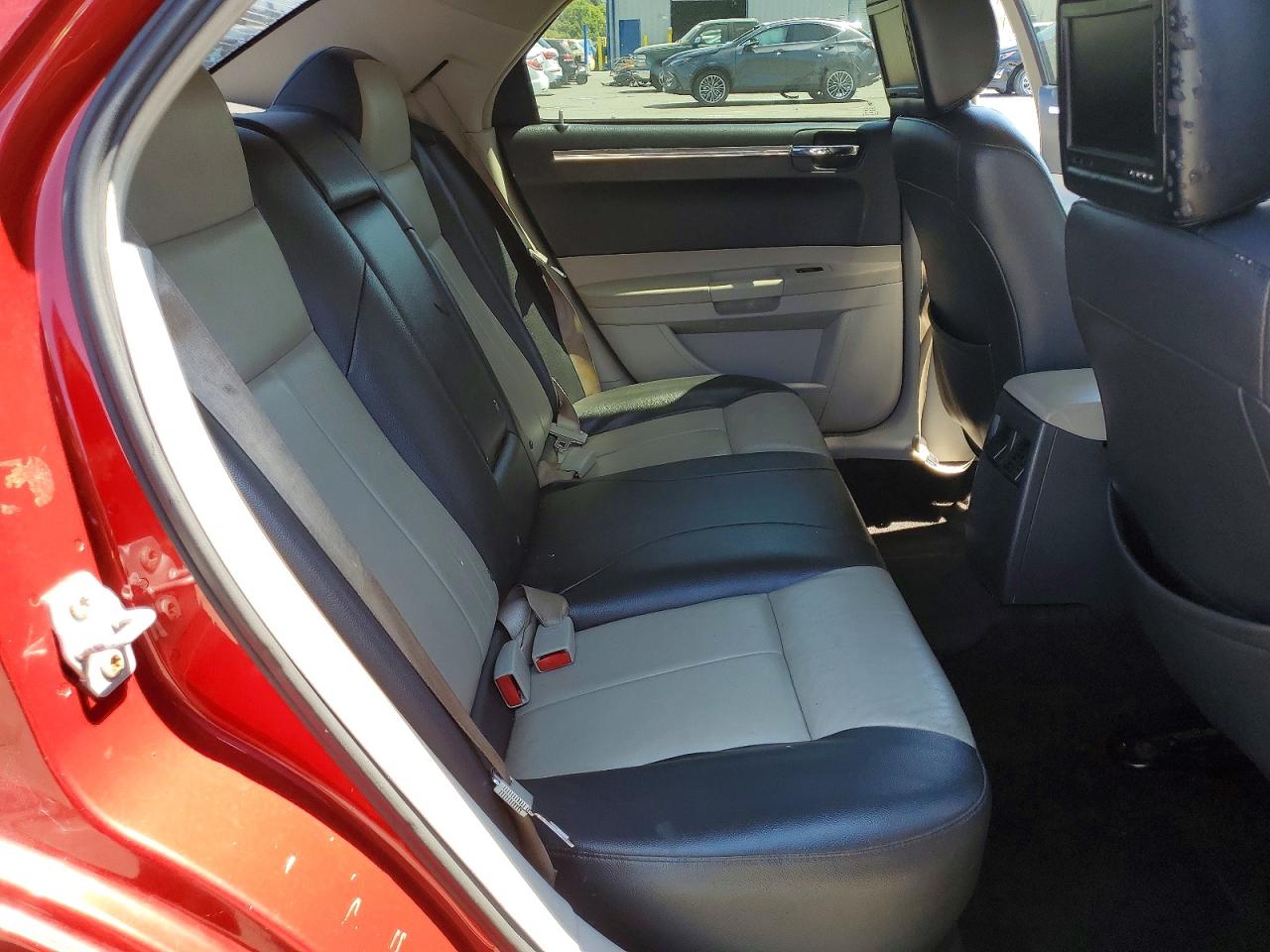 2007 Chrysler 300 Touring Red vin: 2C3KA53G27H698293