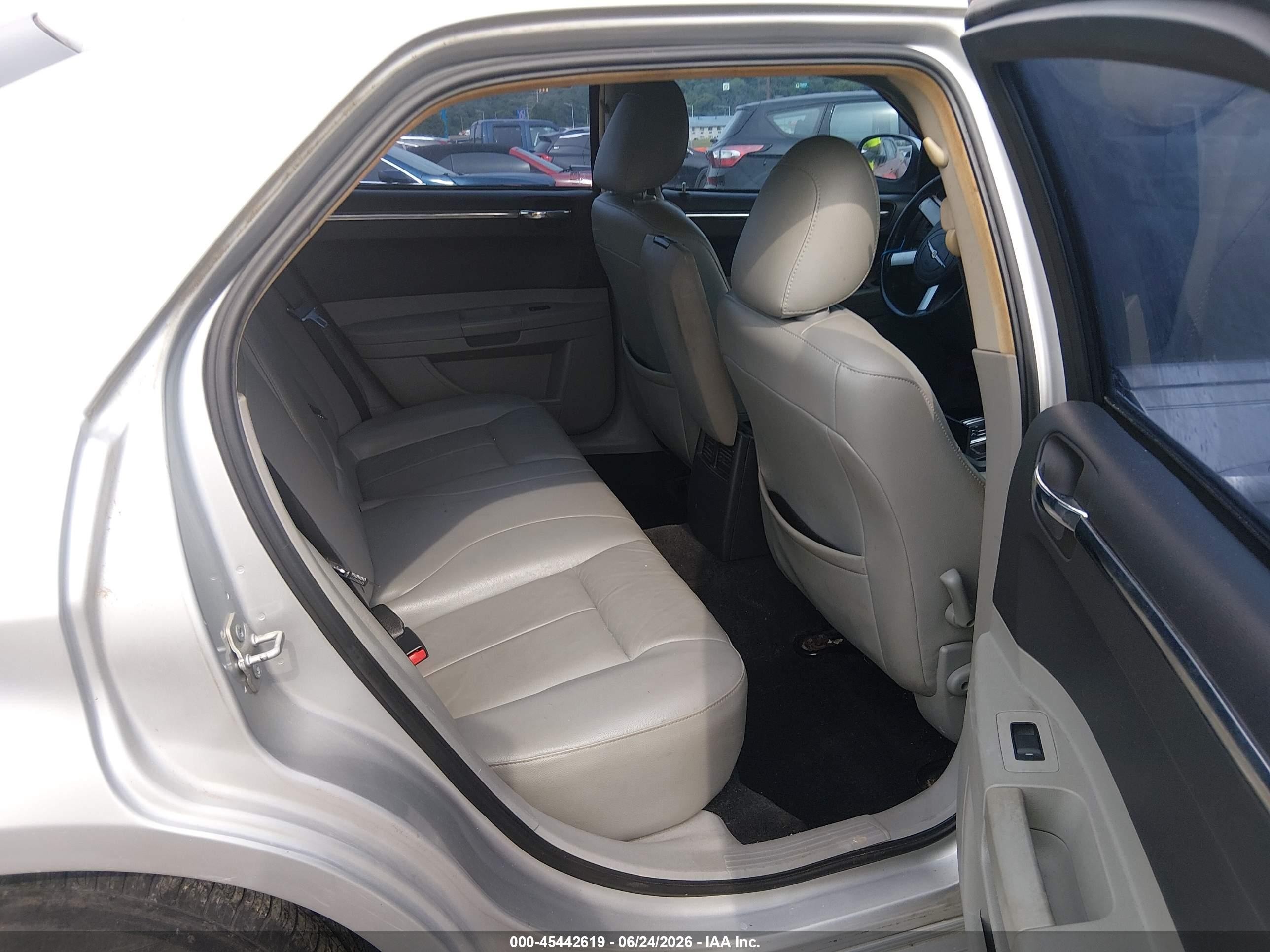 2007 Chrysler 300 Touring Silver vin: 2C3KA53G27H871164