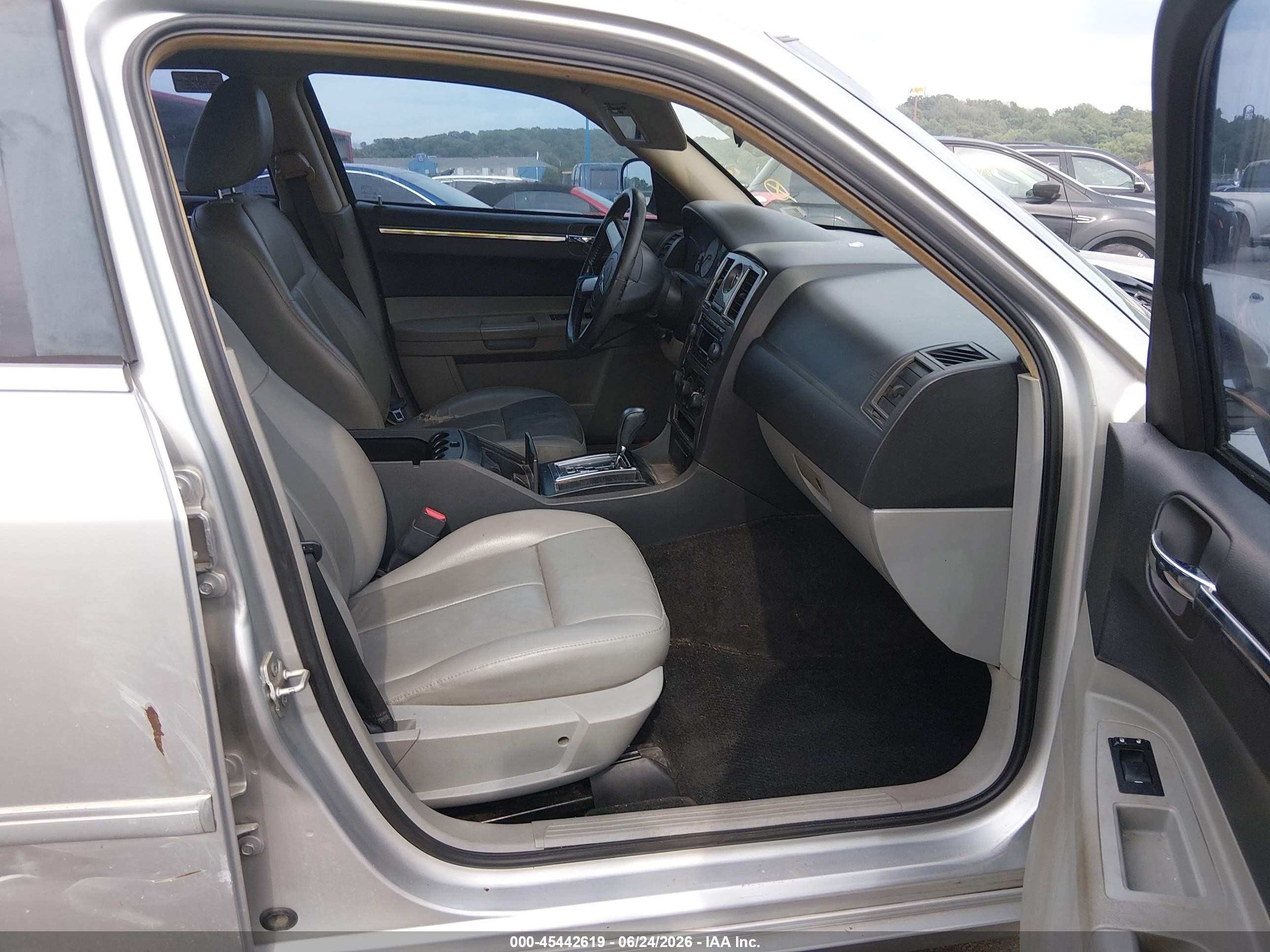 2007 Chrysler 300 Touring Silver vin: 2C3KA53G27H871164