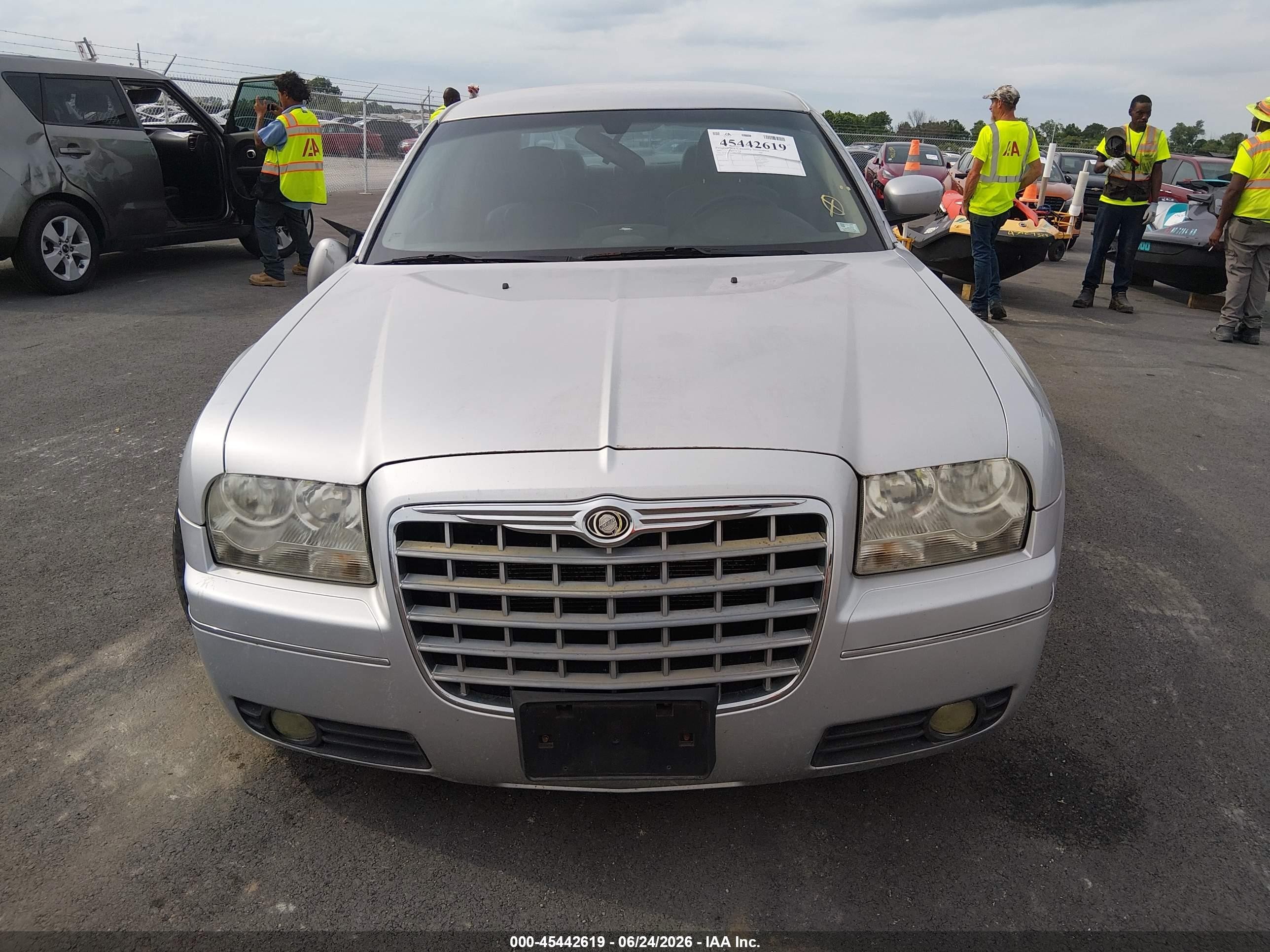 2007 Chrysler 300 Touring Silver vin: 2C3KA53G27H871164