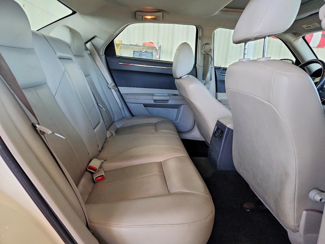 2006 Chrysler 300 Touring White vin: 2C3KA53G36H208412
