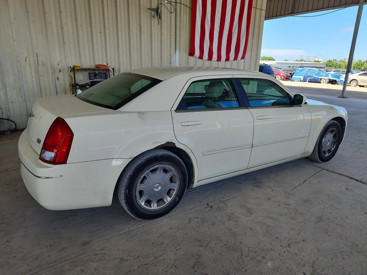 2006 Chrysler 300 Touring White vin: 2C3KA53G36H208412