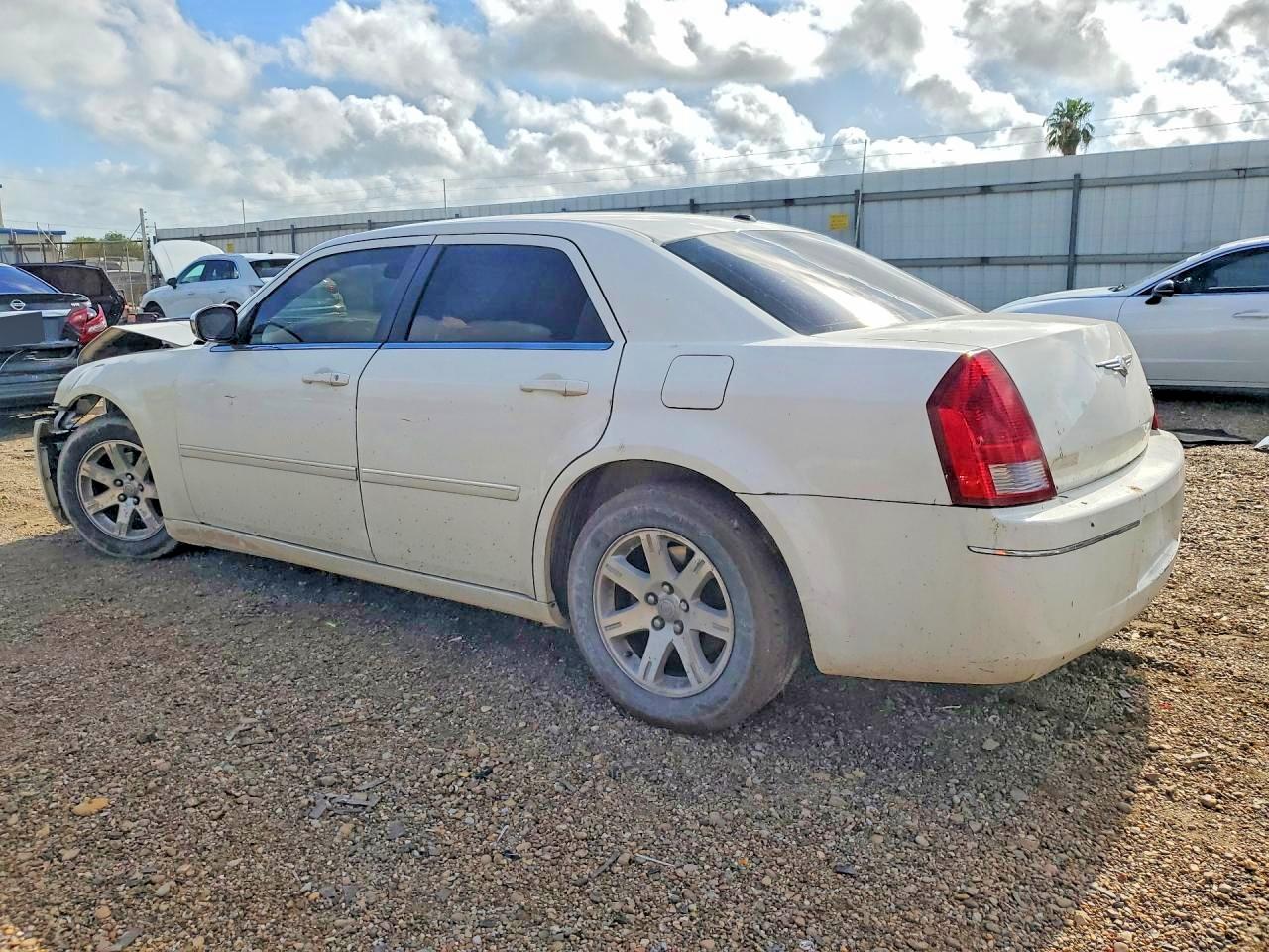2006 Chrysler 300 Touring Белый vin: 2C3KA53G36H411462