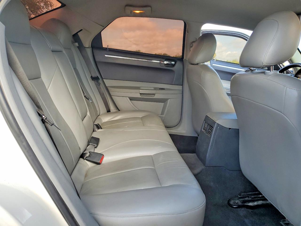 2006 Chrysler 300 Touring Белый vin: 2C3KA53G36H411462