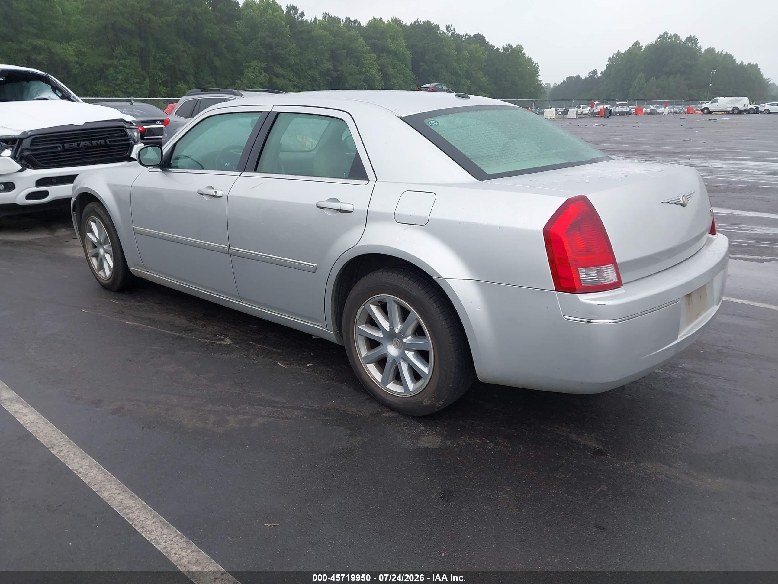 2007 Chrysler 300 Touring Silver vin: 2C3KA53G37H601358