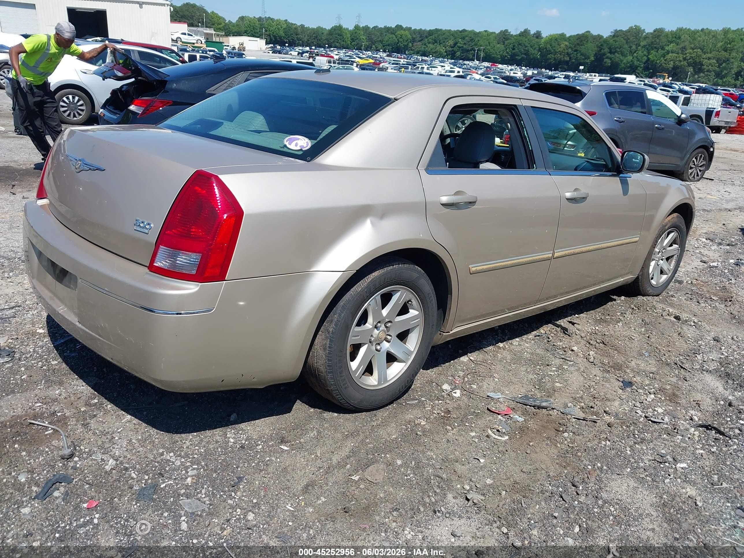 2006 Chrysler 300 Touring Beige vin: 2C3KA53G46H230192