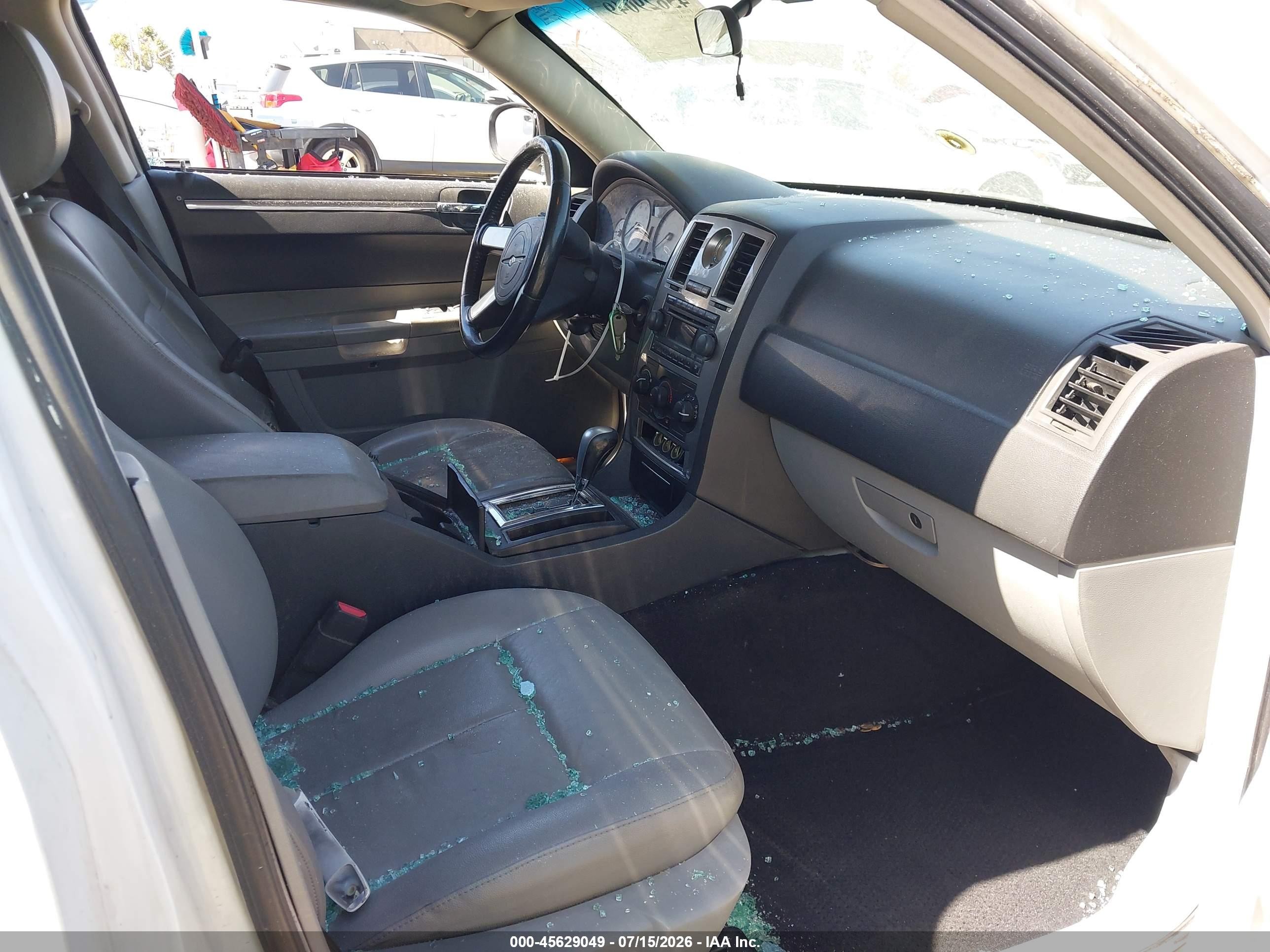 2007 Chrysler 300 Touring Белый vin: 2C3KA53G47H632828