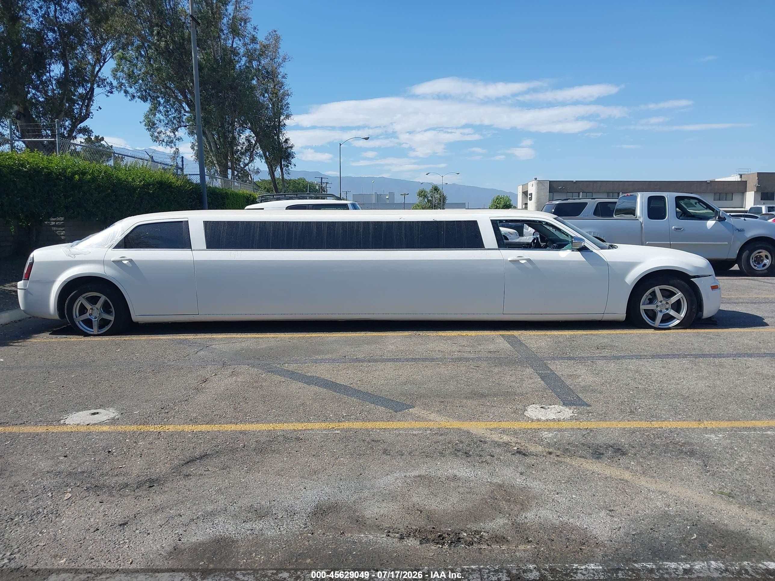 2007 Chrysler 300 Touring Белый vin: 2C3KA53G47H632828