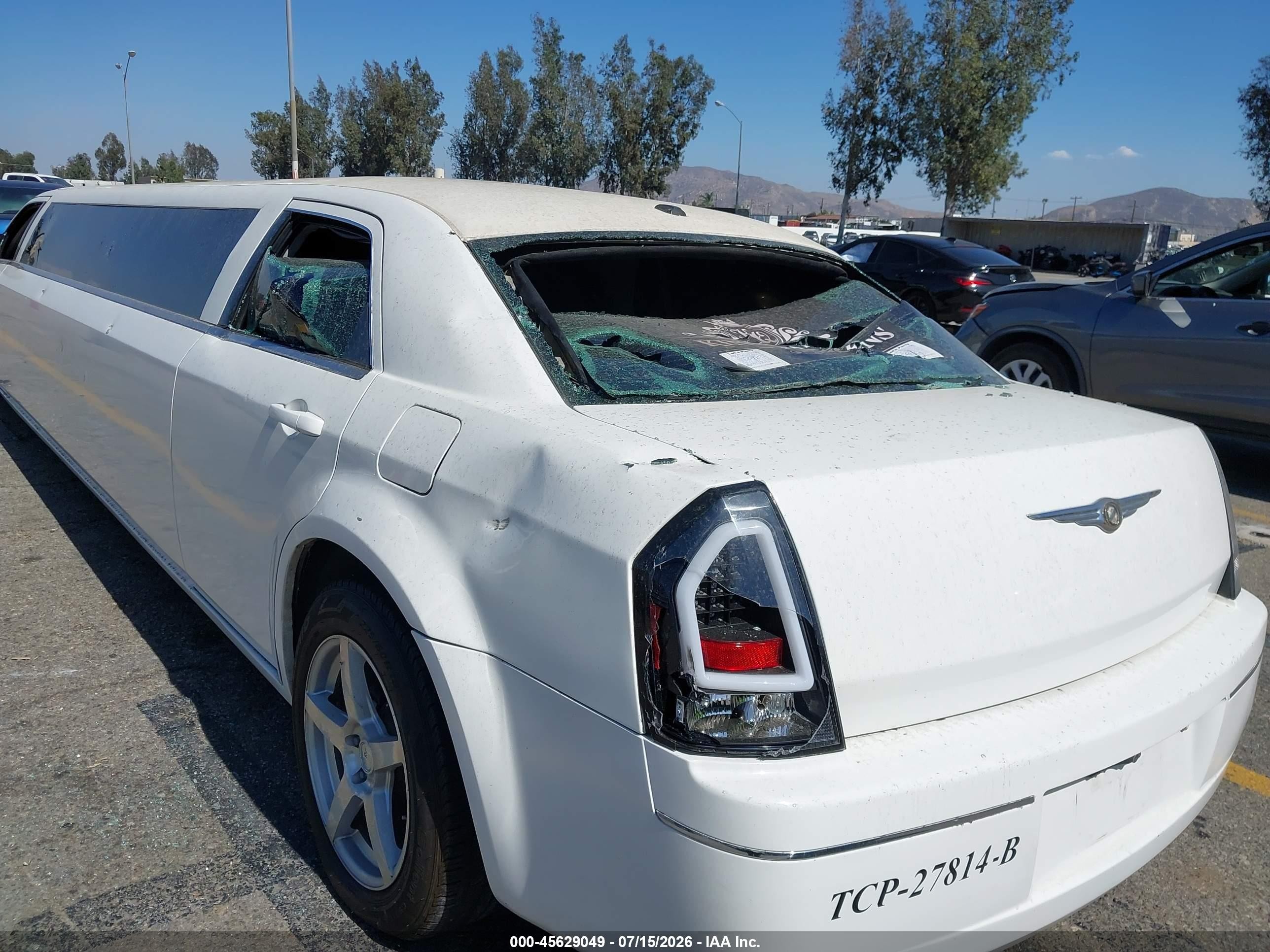 2007 Chrysler 300 Touring Белый vin: 2C3KA53G47H632828