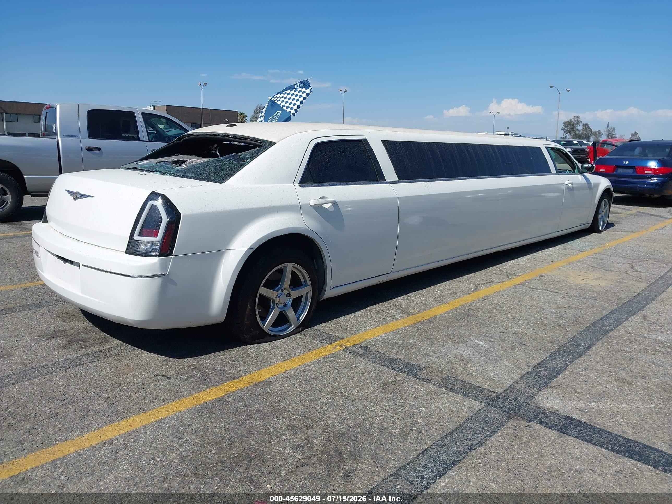 2007 Chrysler 300 Touring Белый vin: 2C3KA53G47H632828