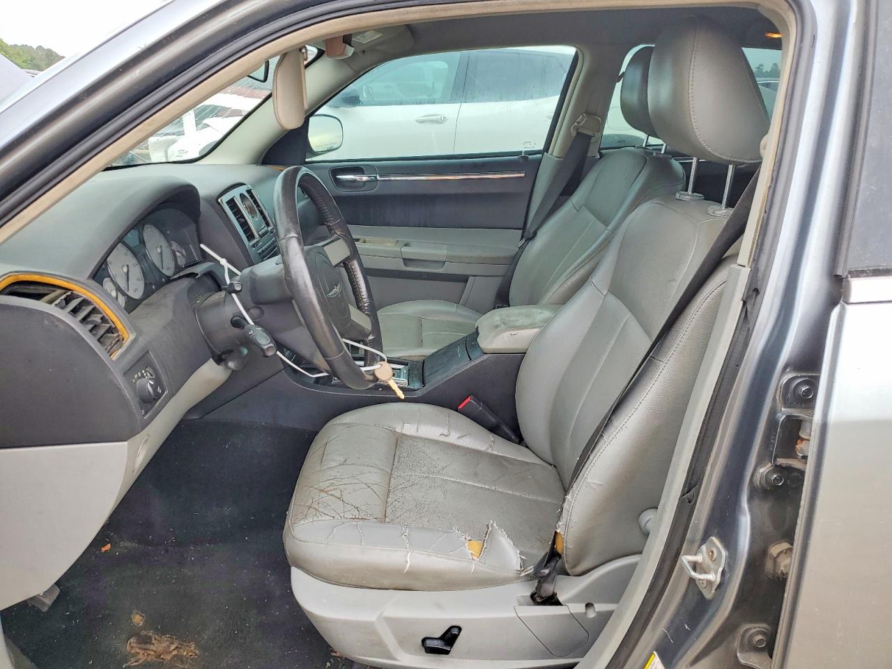 2007 Chrysler 300 Touring Silver vin: 2C3KA53G57H859123