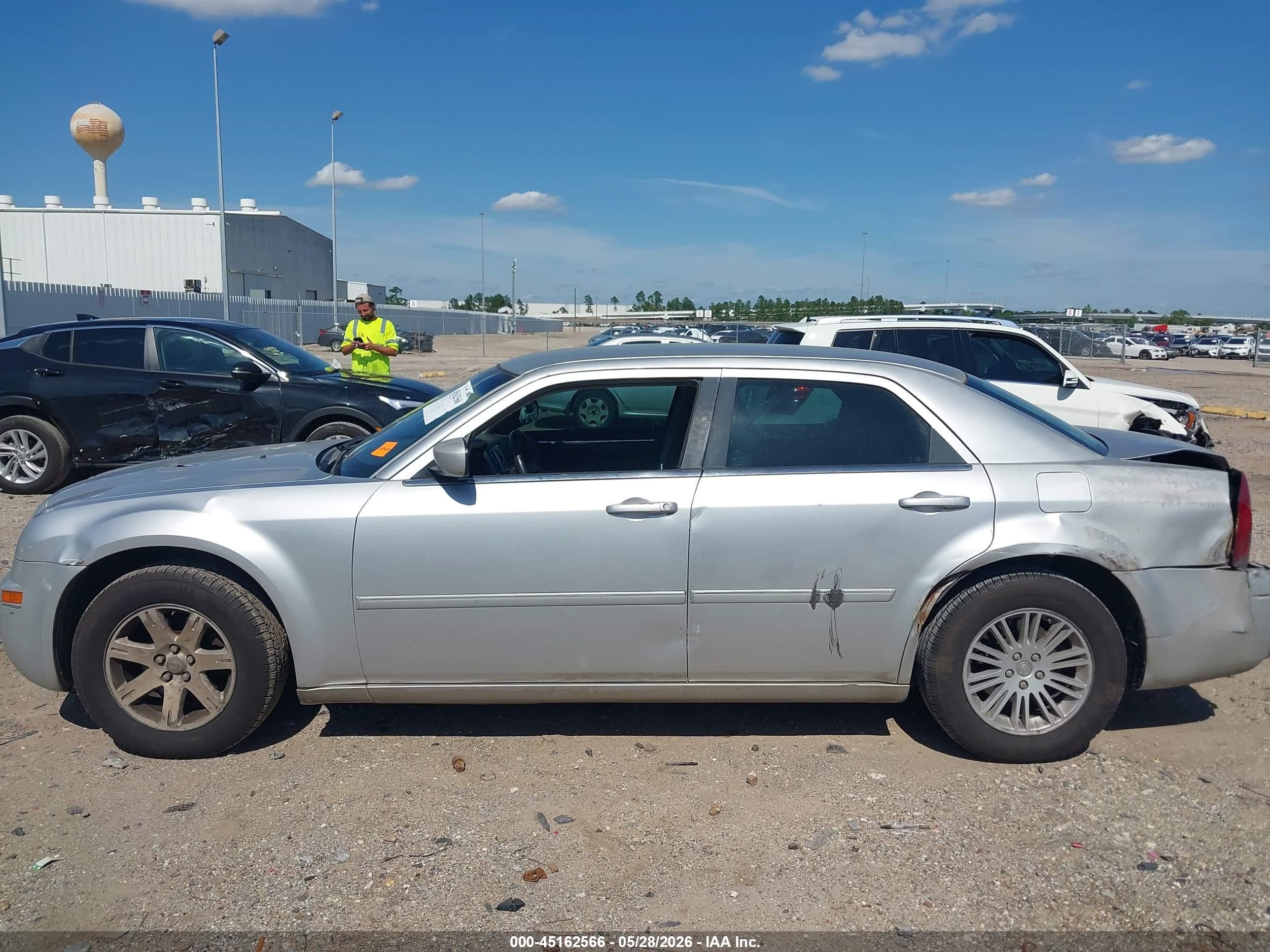 2007 Chrysler 300 Touring Silver vin: 2C3KA53G57H884488