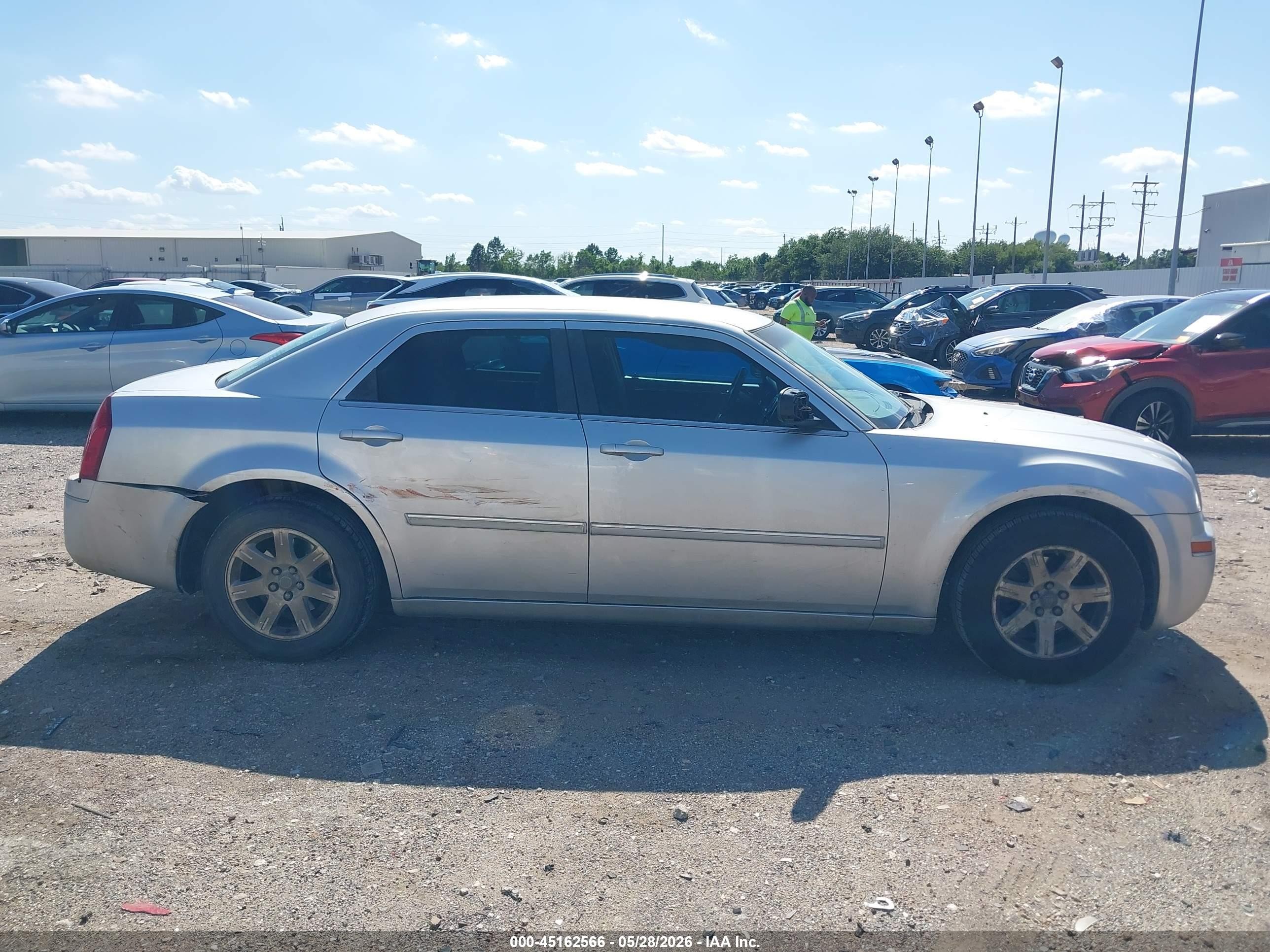 2007 Chrysler 300 Touring Silver vin: 2C3KA53G57H884488