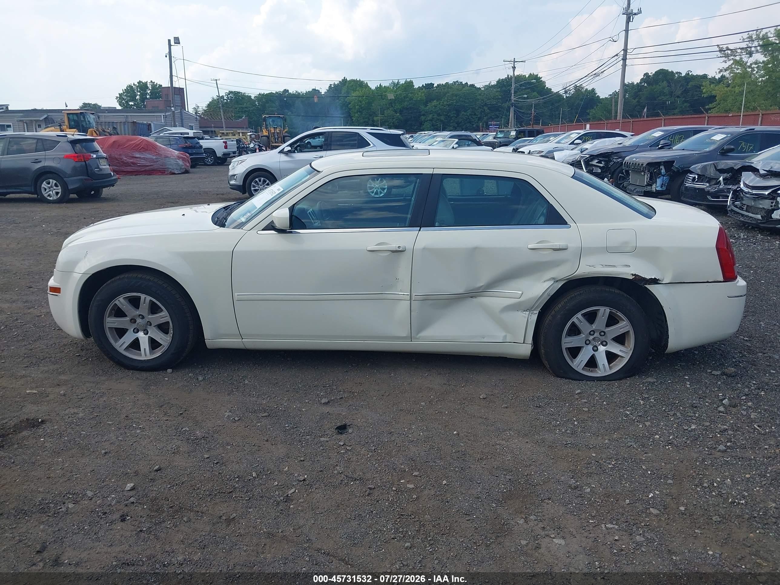 2007 Chrysler 300 Touring White vin: 2C3KA53G67H896875