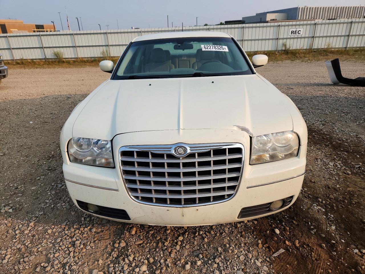 2008 Chrysler 300 Touring White vin: 2C3KA53G68H131716