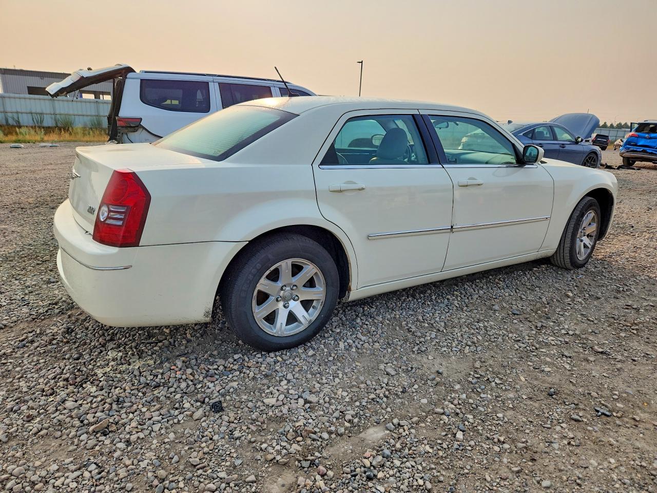 2008 Chrysler 300 Touring White vin: 2C3KA53G68H131716