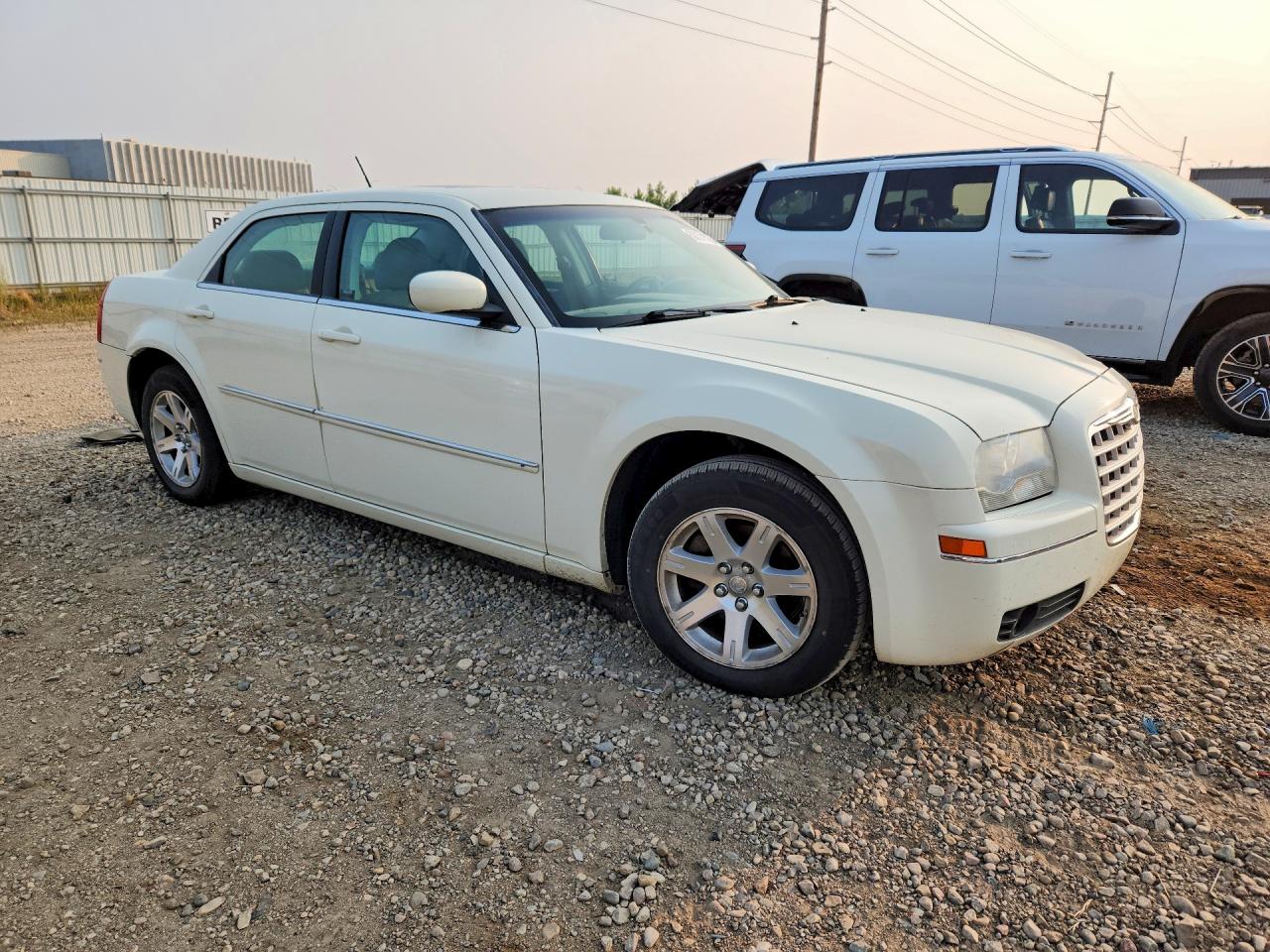 2008 Chrysler 300 Touring White vin: 2C3KA53G68H131716