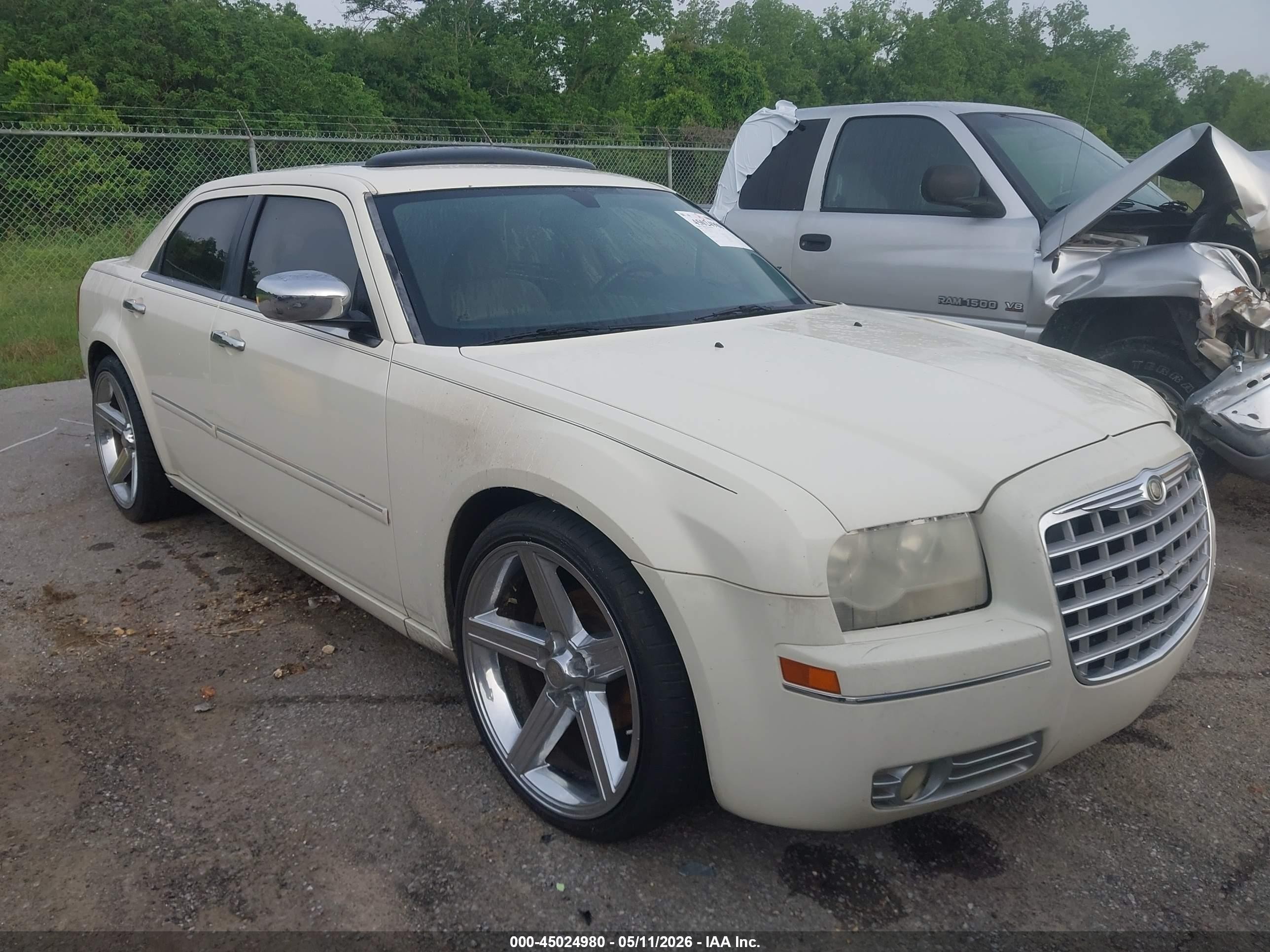 2006 Chrysler 300 Touring Кремовый vin: 2C3KA53G76H219963