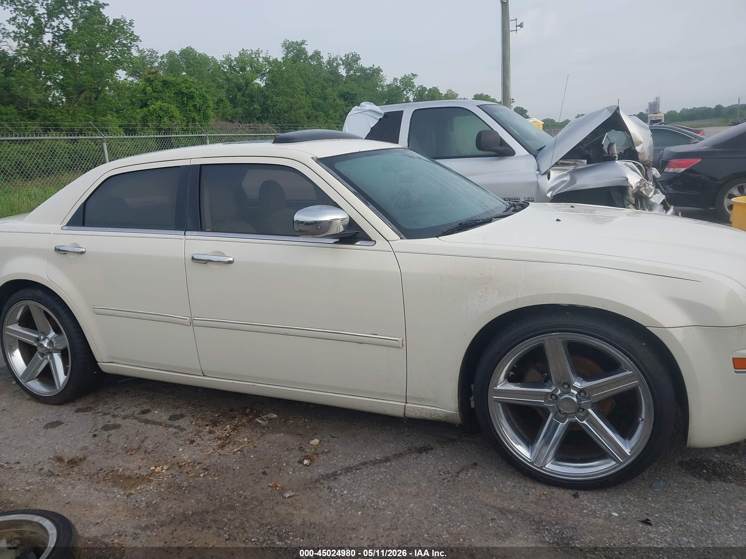 2006 Chrysler 300 Touring Cream vin: 2C3KA53G76H219963