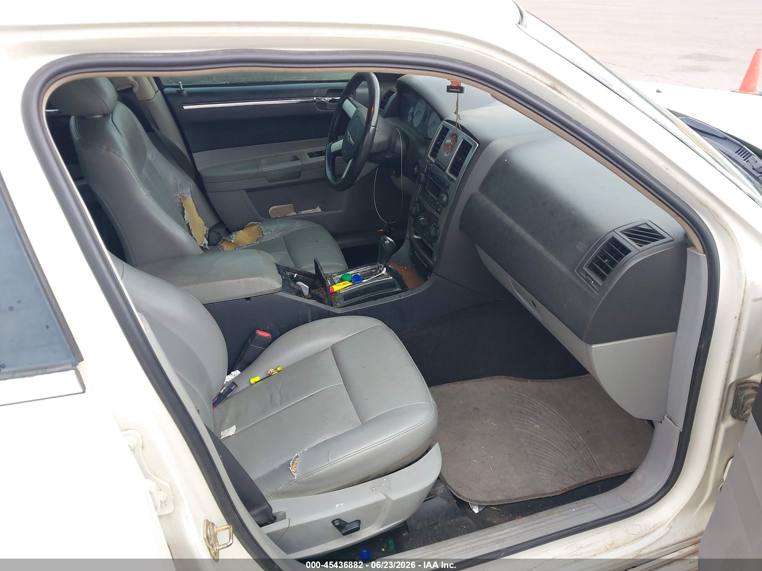 2006 Chrysler 300 Touring Кремовый vin: 2C3KA53G76H458204