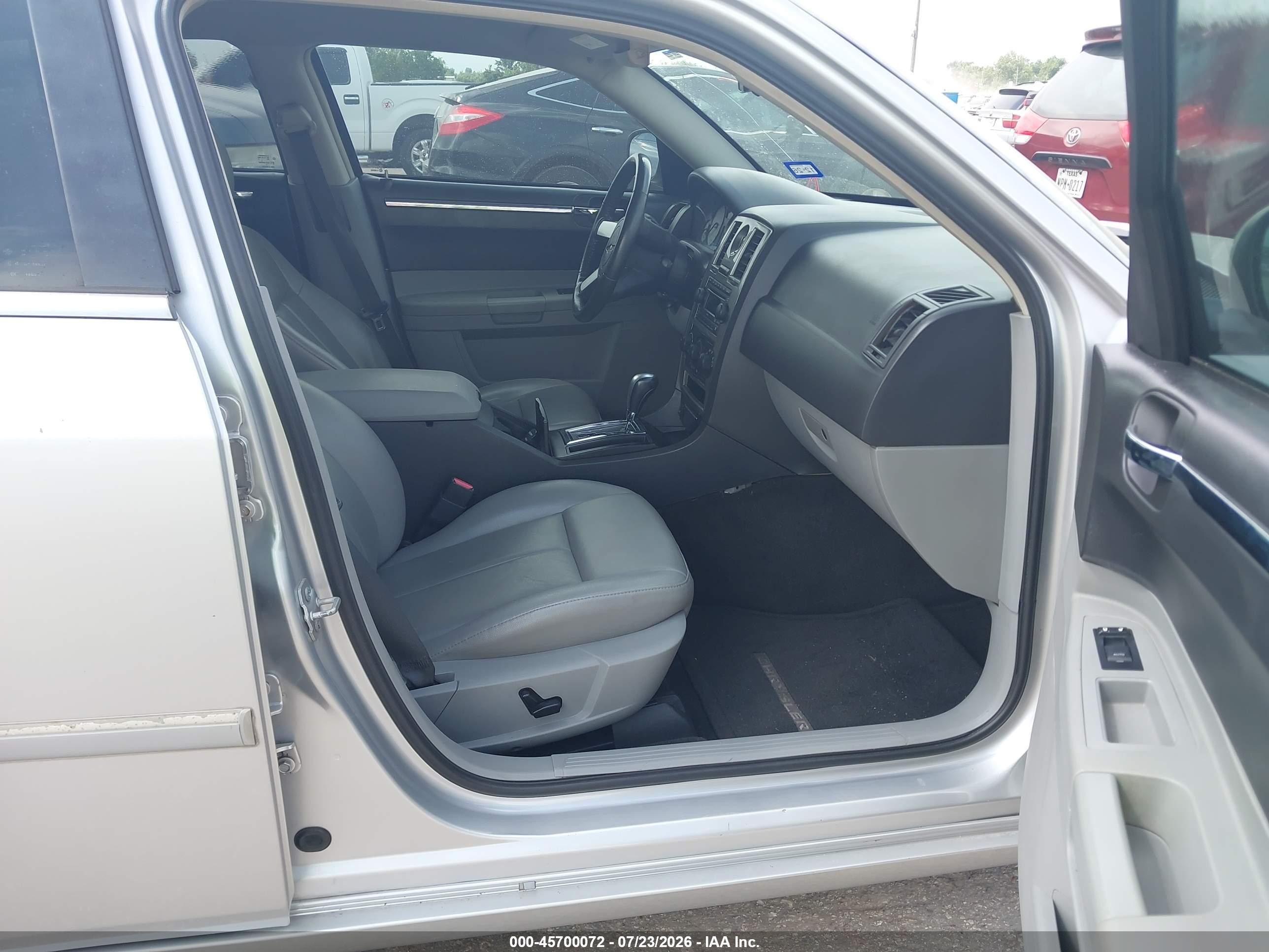 2007 Chrysler 300 Touring Silver vin: 2C3KA53G77H752686