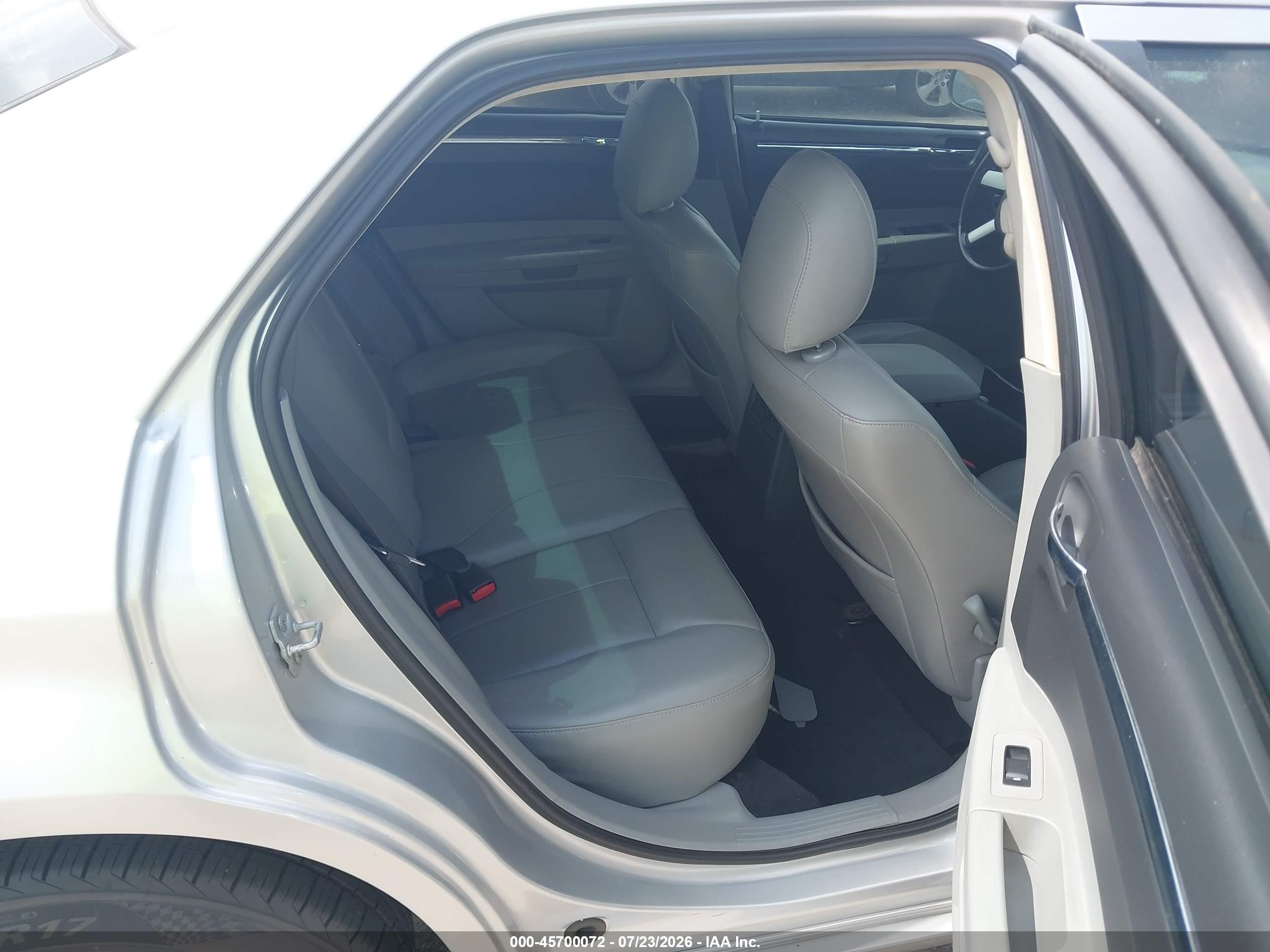 2007 Chrysler 300 Touring Silver vin: 2C3KA53G77H752686
