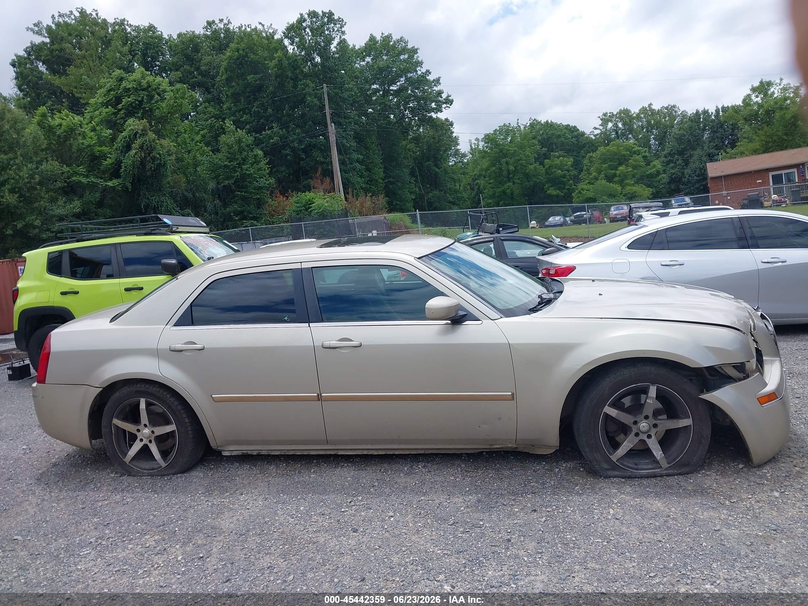 2006 Chrysler 300   Silver vin: 2C3KA53G86H386316