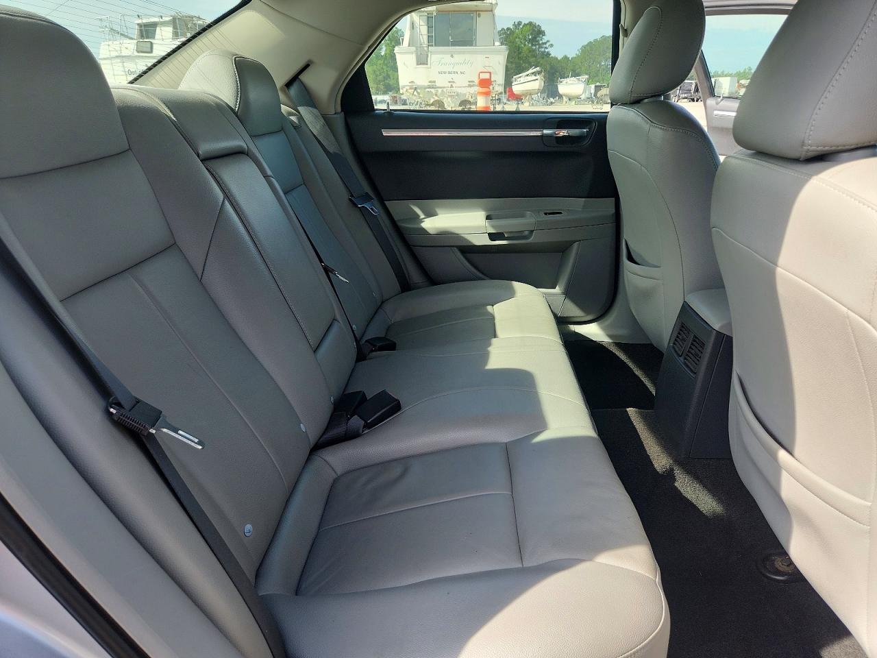 2007 Chrysler 300 Touring Silver vin: 2C3KA53G87H683524