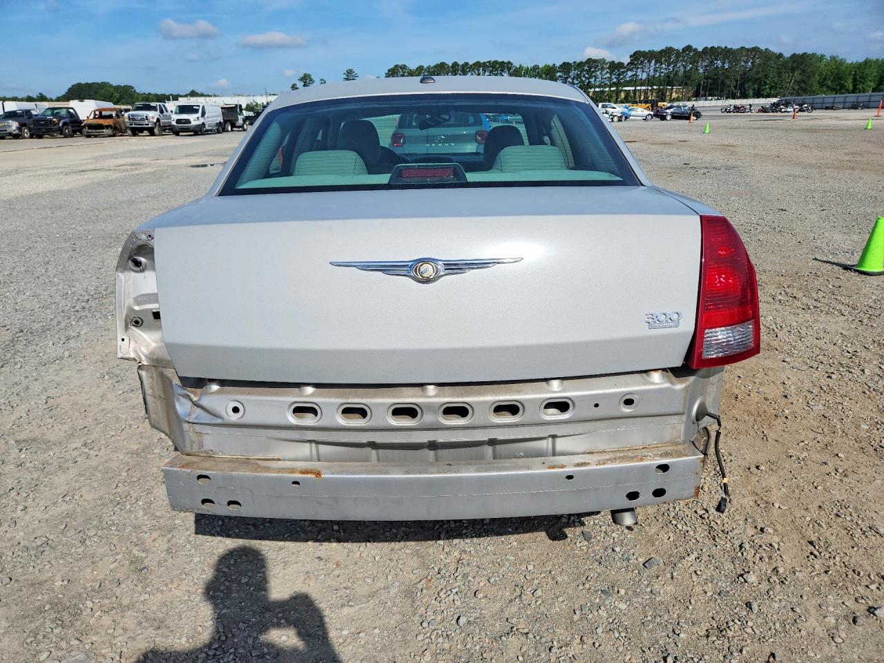 2007 Chrysler 300 Touring Silver vin: 2C3KA53G87H683524