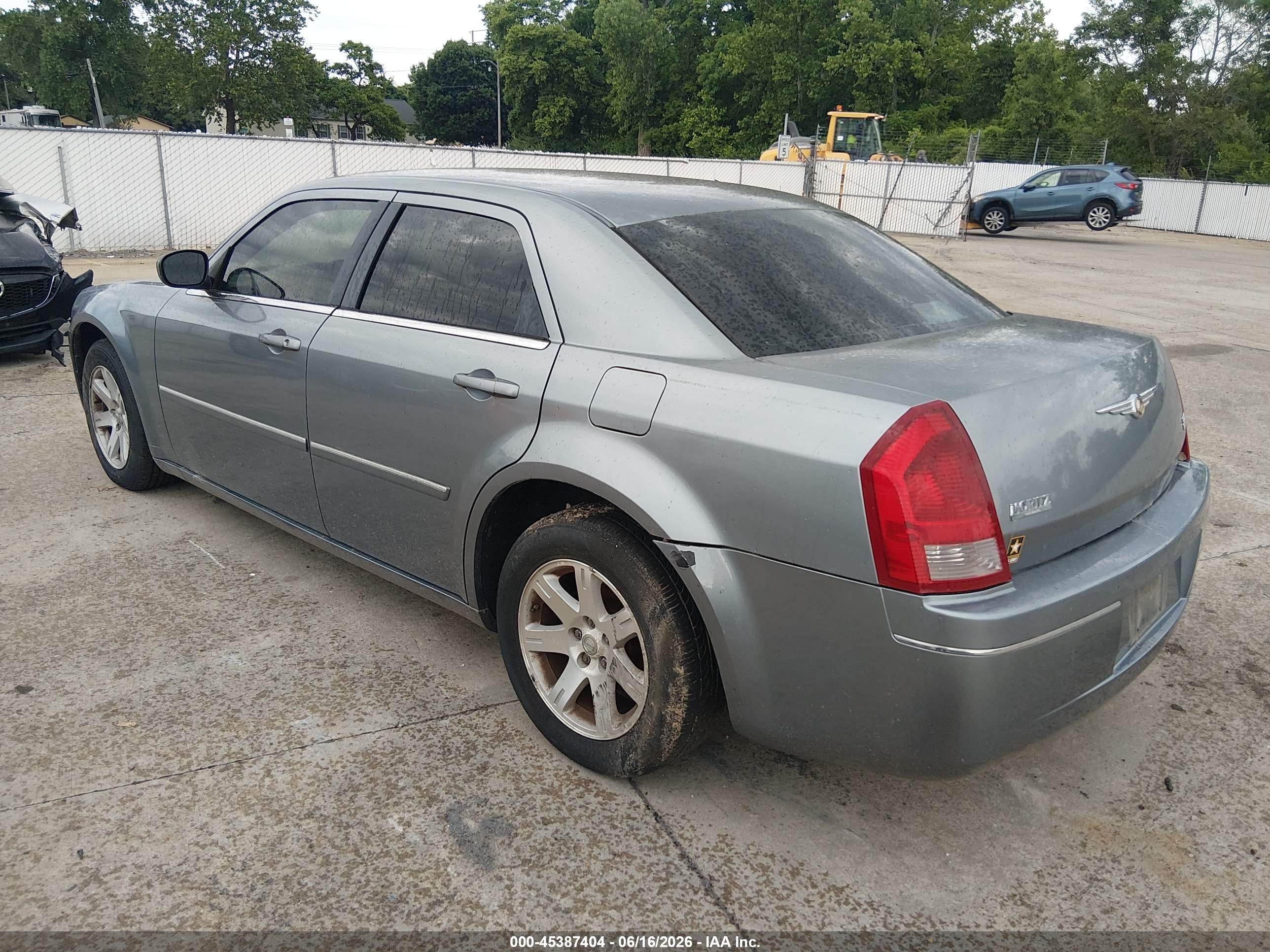 2007 Chrysler 300 Touring Gray vin: 2C3KA53G87H768301